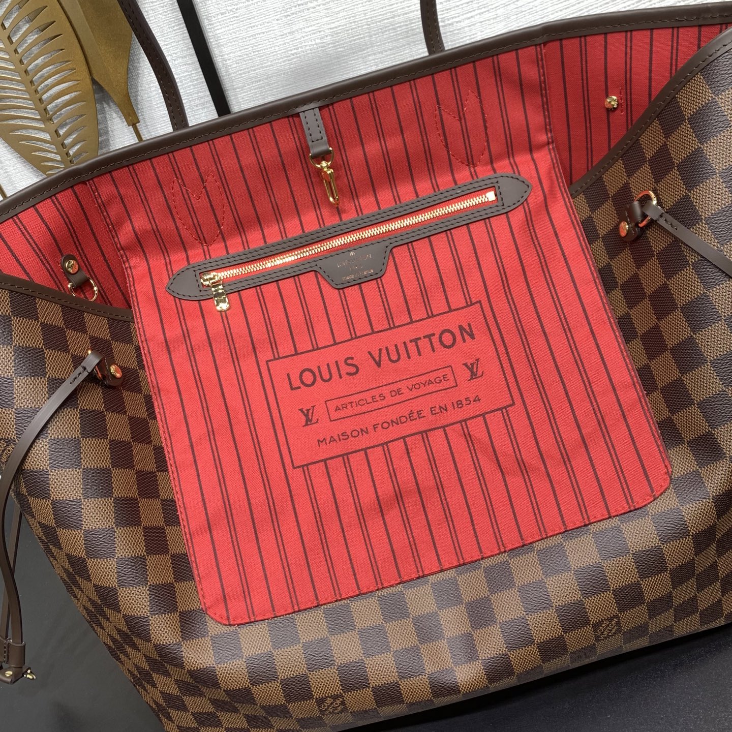 【顶级原单】 款号：N40597钢扣    本款 Neverfull 大号托特包为 Damier Ebene 帆布勾勒牛