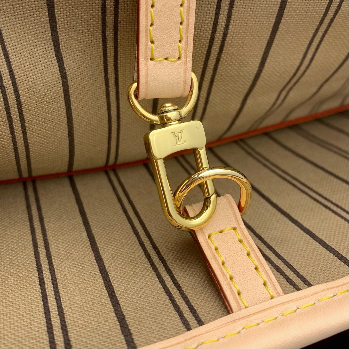 【顶级原单】 款号：M46978钢扣    本款 Neverfull 大号托特包为 Damier Ebene 帆布勾勒牛
