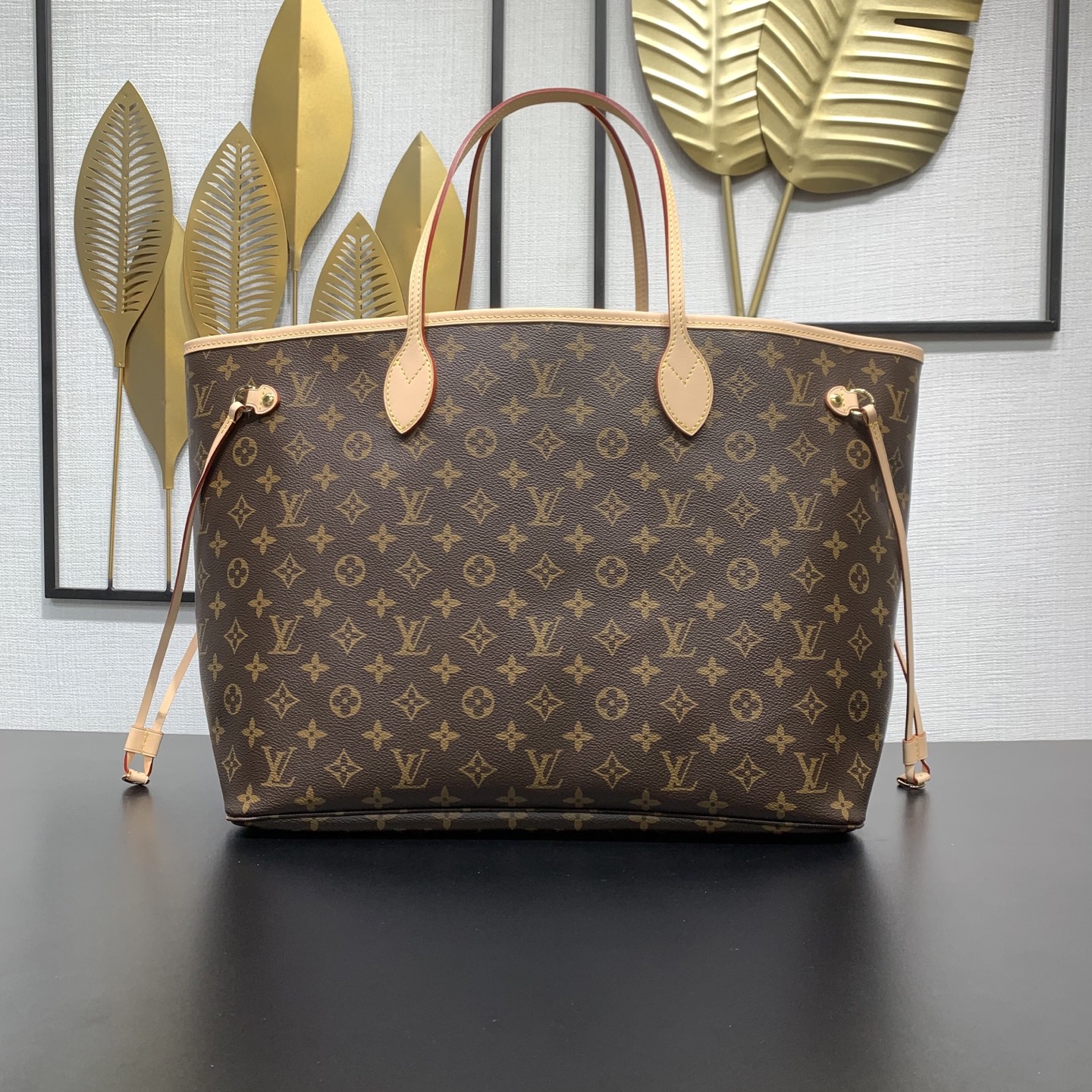 【顶级原单】 款号：M46978钢扣    本款 Neverfull 大号托特包为 Damier Ebene 帆布勾勒牛
