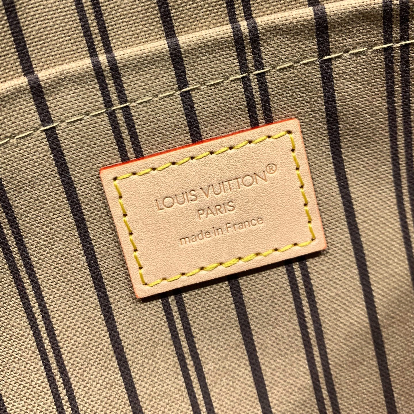 【顶级原单】 款号：M46978钢扣    本款 Neverfull 大号托特包为 Damier Ebene 帆布勾勒牛