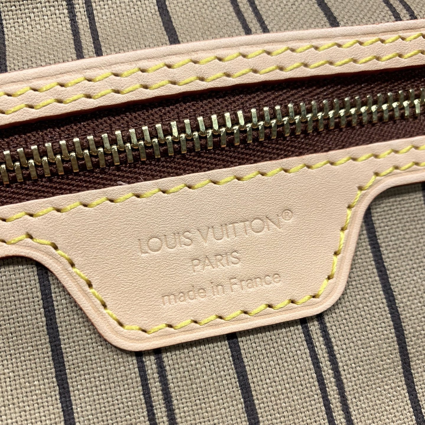 【顶级原单】 款号：M46978钢扣    本款 Neverfull 大号托特包为 Damier Ebene 帆布勾勒牛