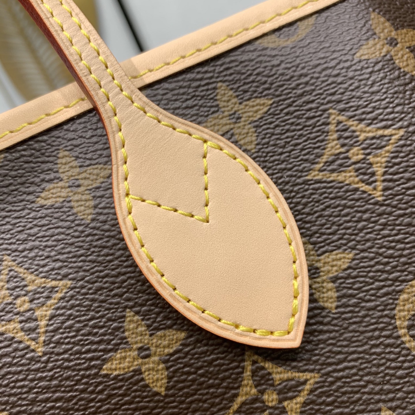 【顶级原单】 款号：M46978钢扣    本款 Neverfull 大号托特包为 Damier Ebene 帆布勾勒牛