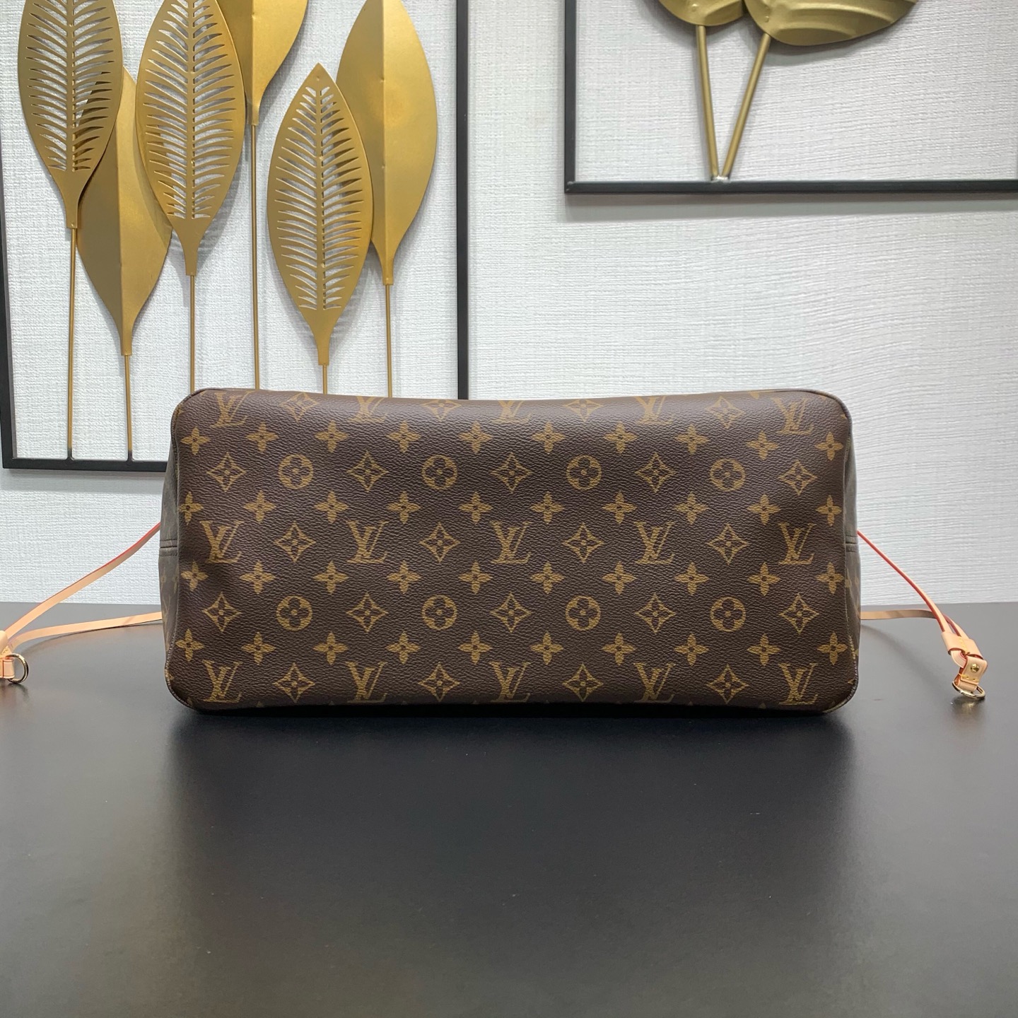 【顶级原单】 款号：M46978钢扣    本款 Neverfull 大号托特包为 Damier Ebene 帆布勾勒牛