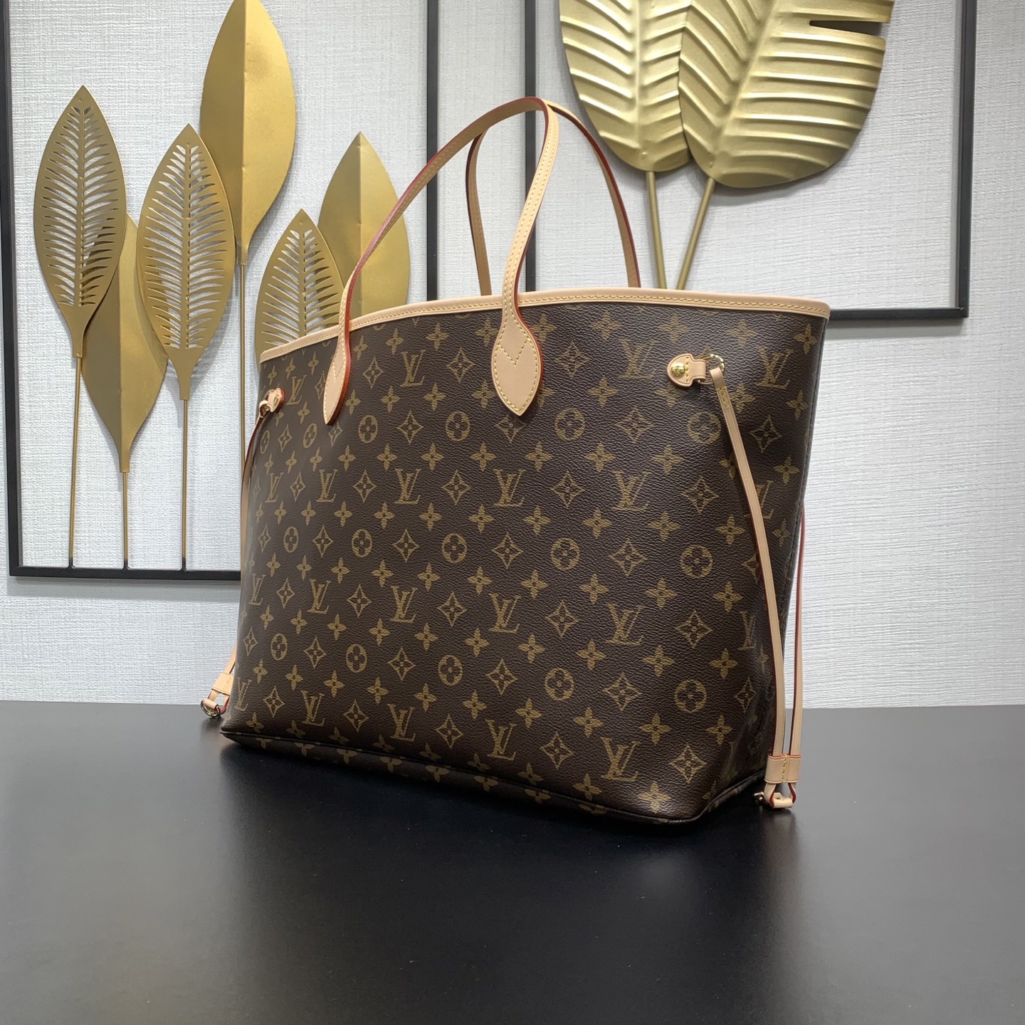 【顶级原单】 款号：M46978钢扣    本款 Neverfull 大号托特包为 Damier Ebene 帆布勾勒牛