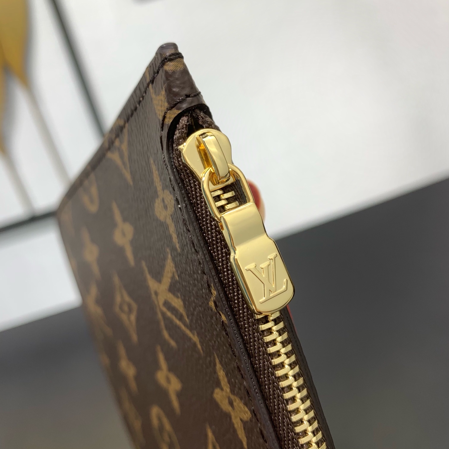 【顶级原单】 款号：M46978钢扣    本款 Neverfull 大号托特包为 Damier Ebene 帆布勾勒牛