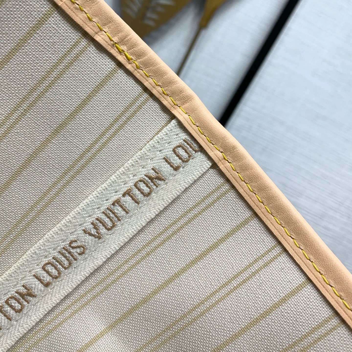 【顶级原单】 款号：N40604 钢扣         本款 Neverfull 中号托特包为 Damier Azur 