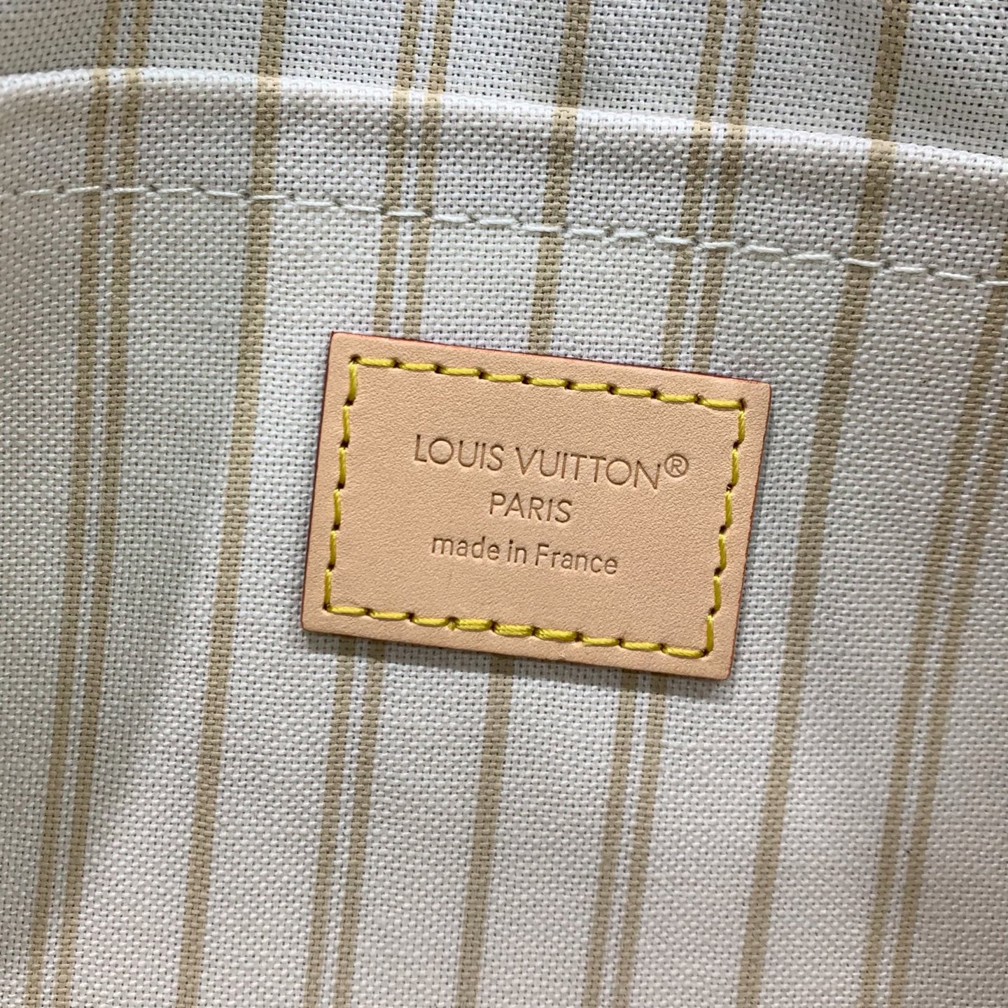 【顶级原单】 款号：N40604 钢扣         本款 Neverfull 中号托特包为 Damier Azur 