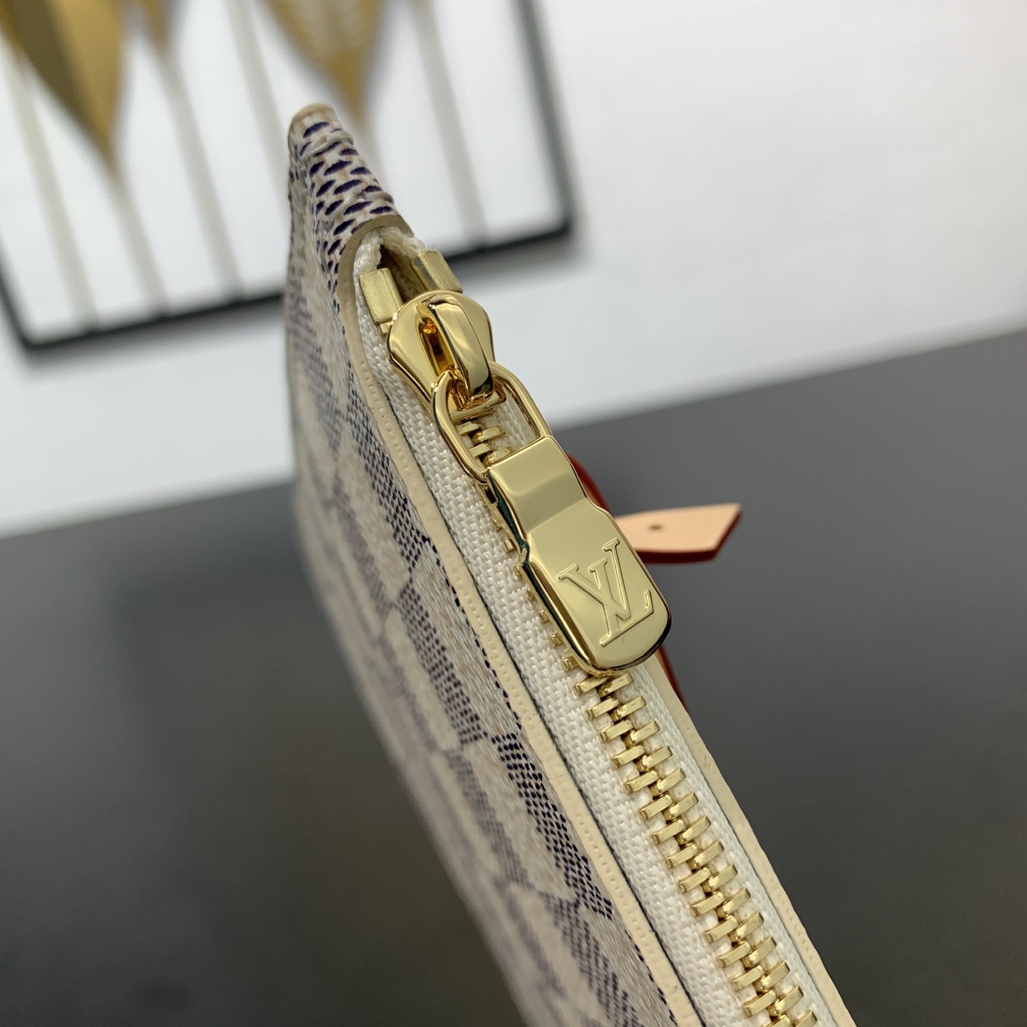 【顶级原单】 款号：N40604 钢扣         本款 Neverfull 中号托特包为 Damier Azur 