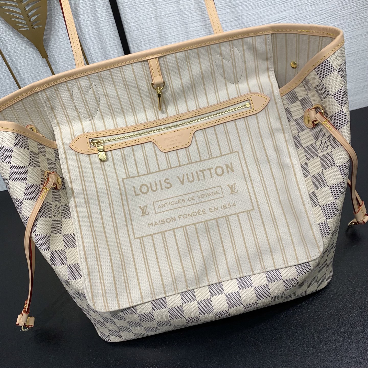 【顶级原单】 款号：N40604 钢扣         本款 Neverfull 中号托特包为 Damier Azur 