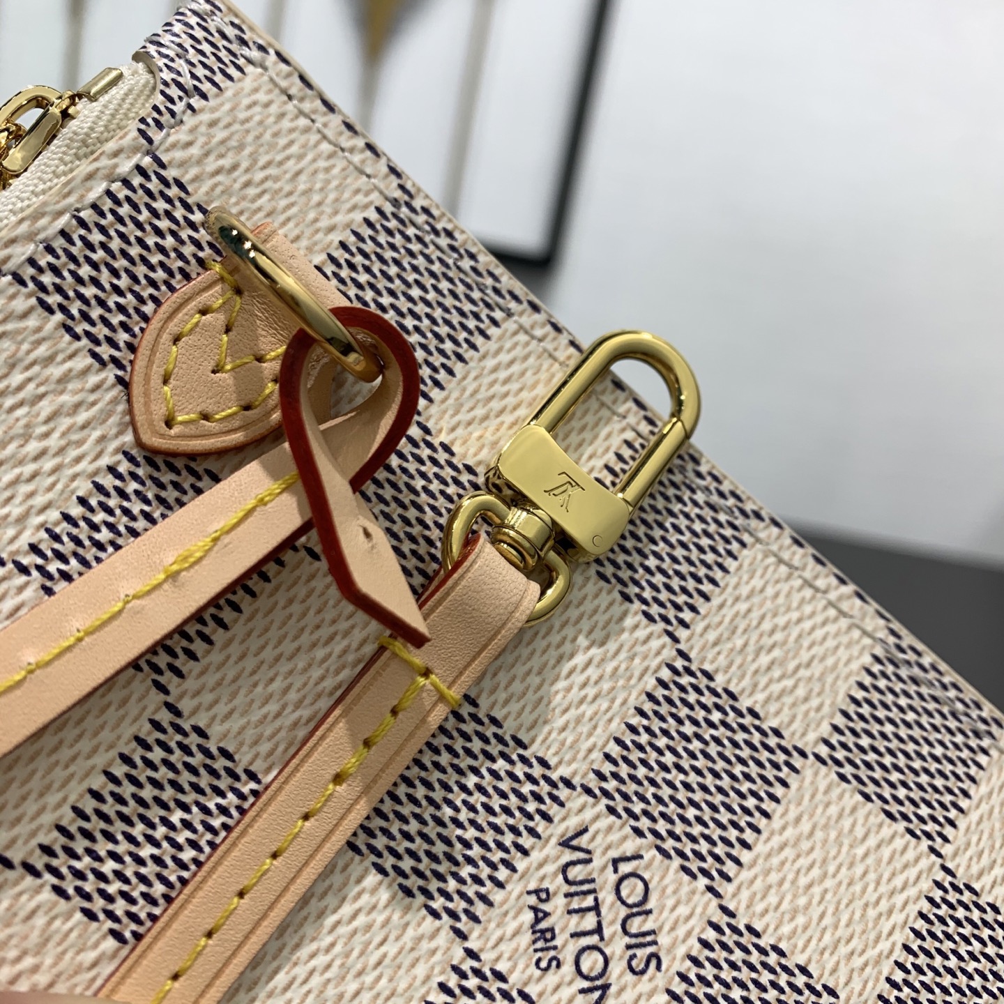 【顶级原单】 款号：N40604 钢扣         本款 Neverfull 中号托特包为 Damier Azur 