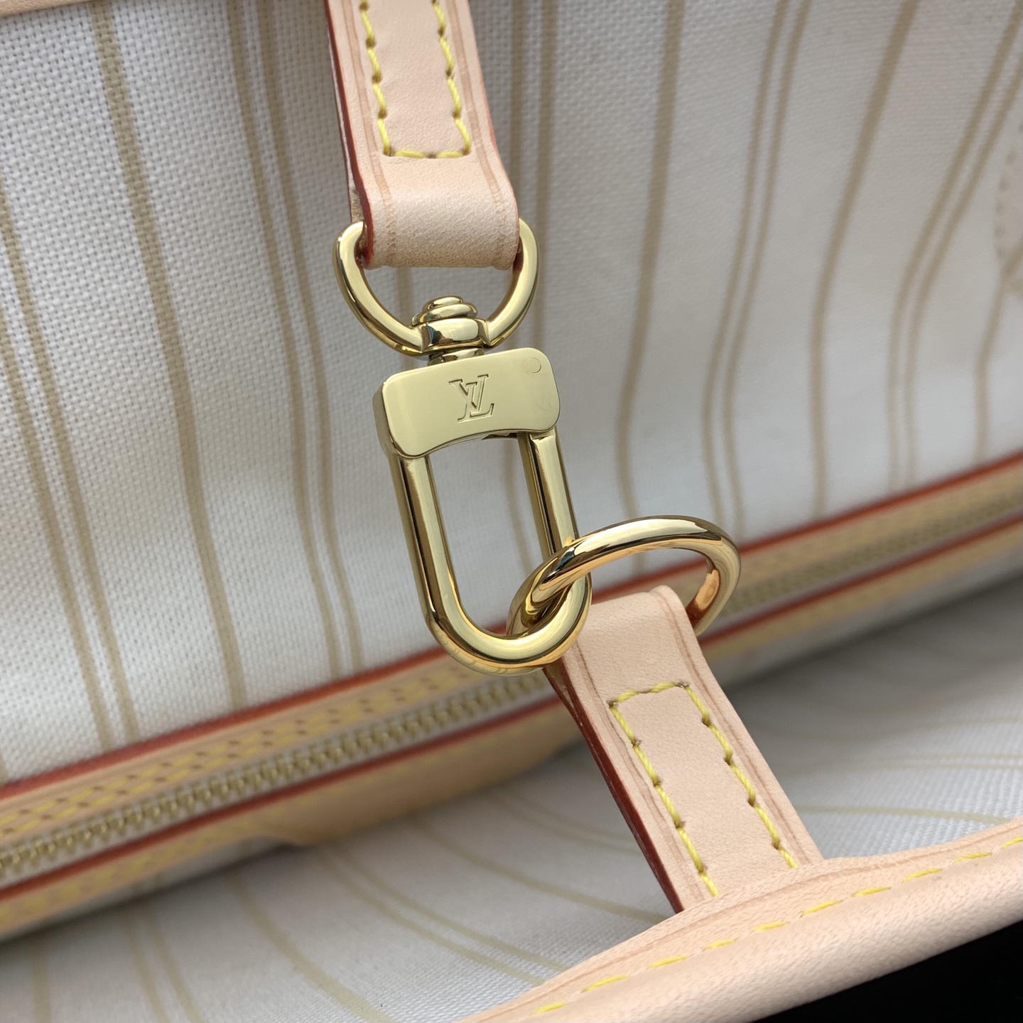 【顶级原单】 款号：N40604 钢扣         本款 Neverfull 中号托特包为 Damier Azur 