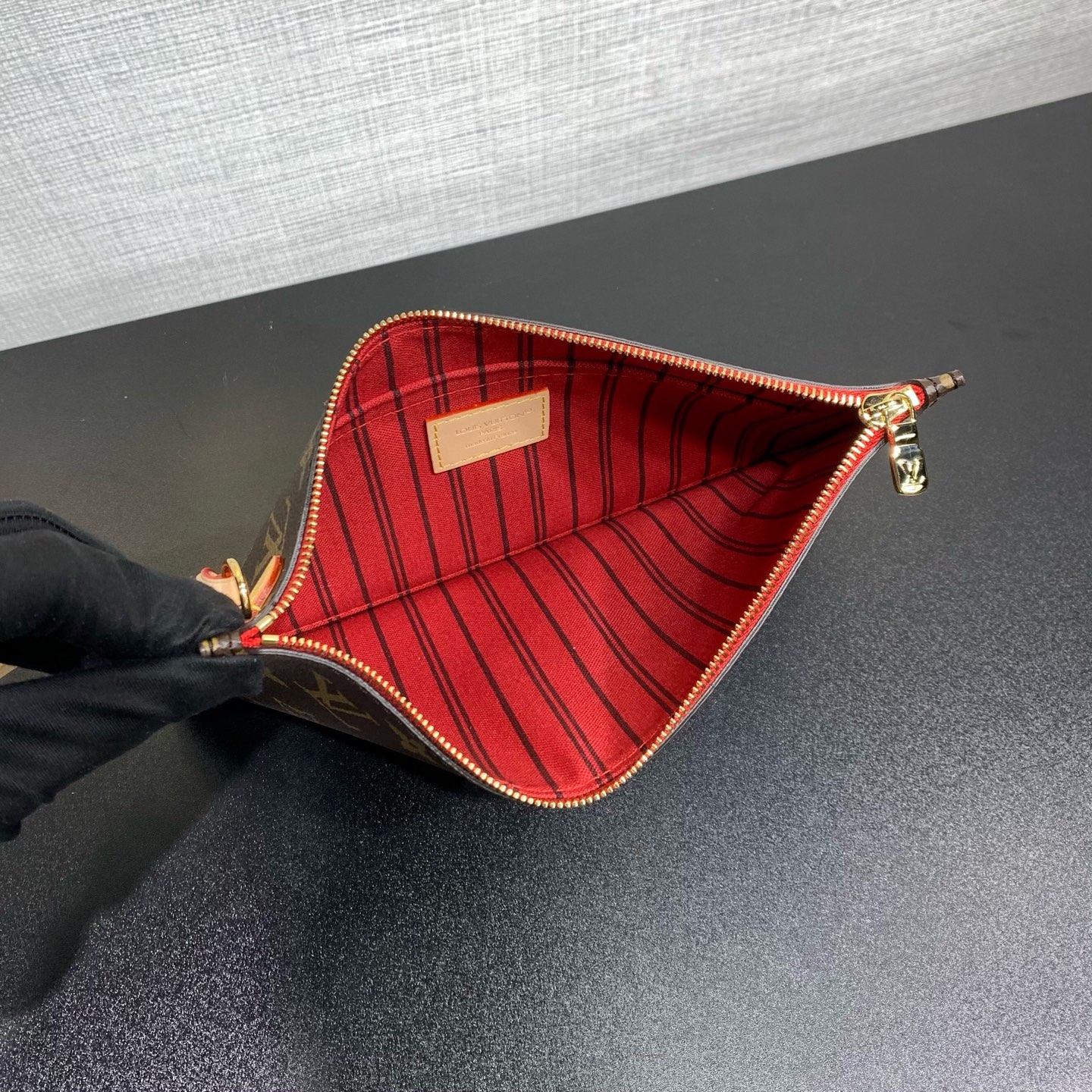 【顶级原单】 款号：M41181新版 钢扣       本款 Neverfull 大号托特包为 Damier Ebene