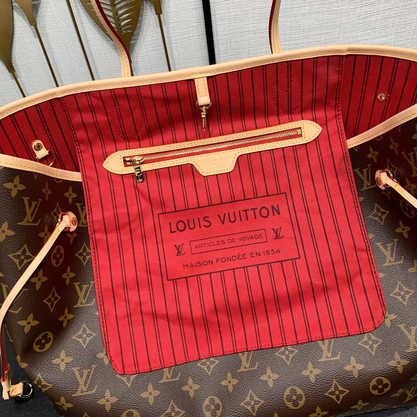 【顶级原单】 款号：M41181新版 钢扣       本款 Neverfull 大号托特包为 Damier Ebene
