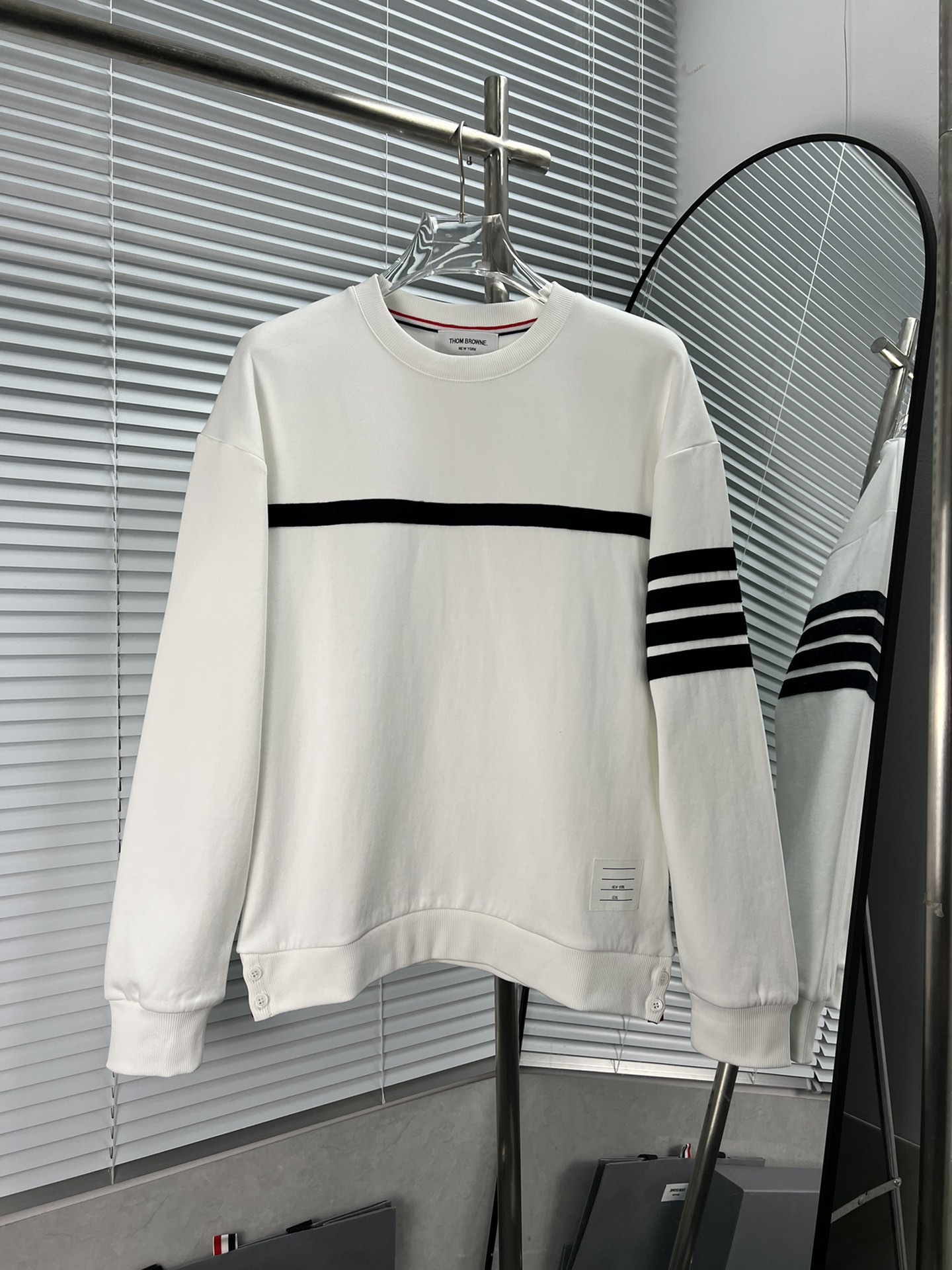 THOM BROWNE 2023 Otoño/Invierno/AW Sudadera de cuatro rayas horizontales versión explosiva 🔥 Tela de algodón deportiva…