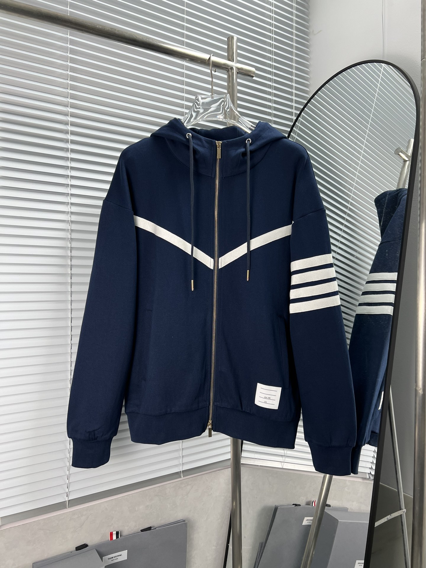 TB Otoño/Invierno 2023 Chaqueta con capucha de edición explosiva con cuatro rayas 🔥 Tejido deportivo de doble cara per…
