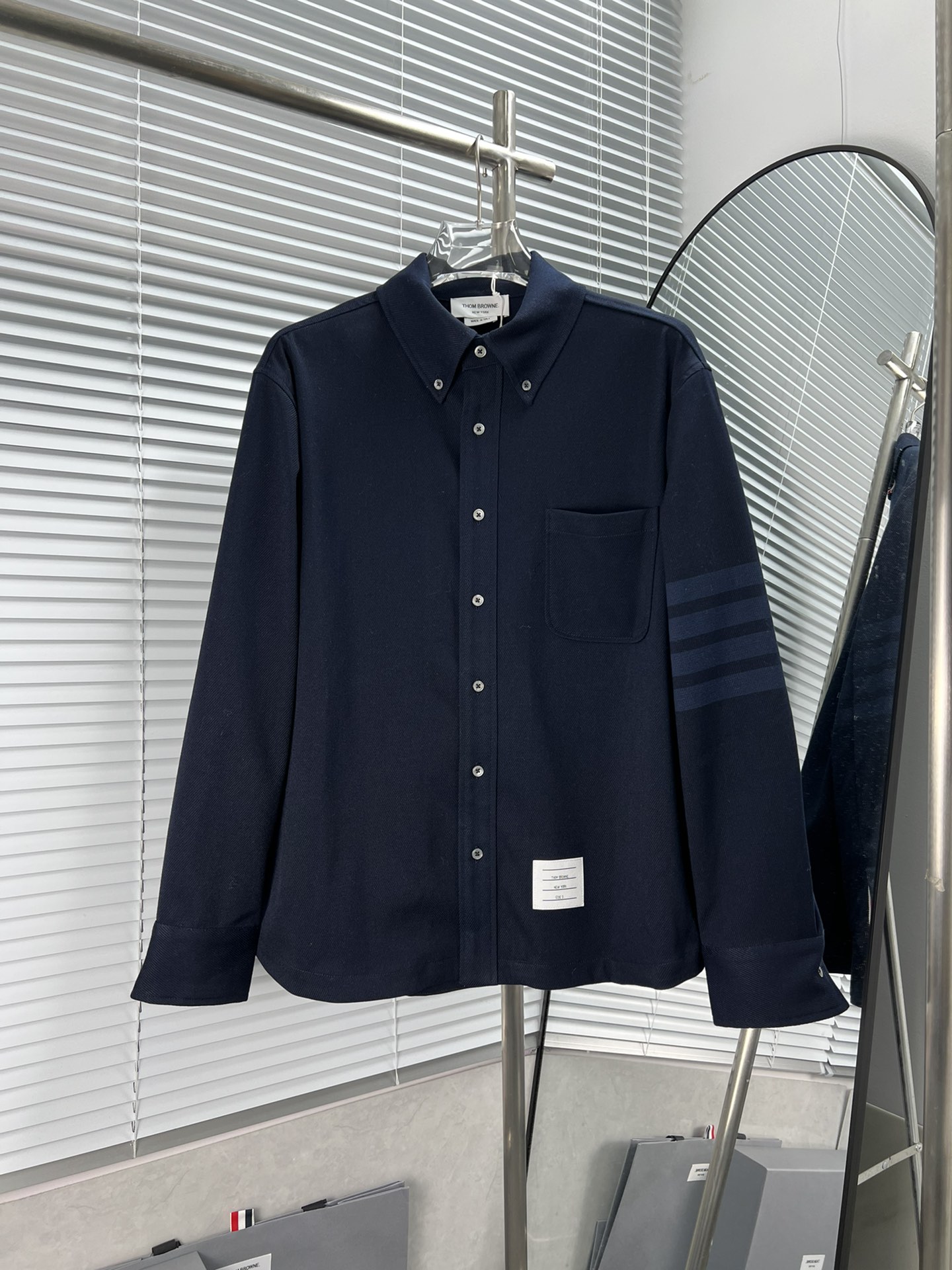 Chaqueta | Camisa chaqueta de lana con paneles combinados. Hilo teñido y tejido personalizado, lana baselana …