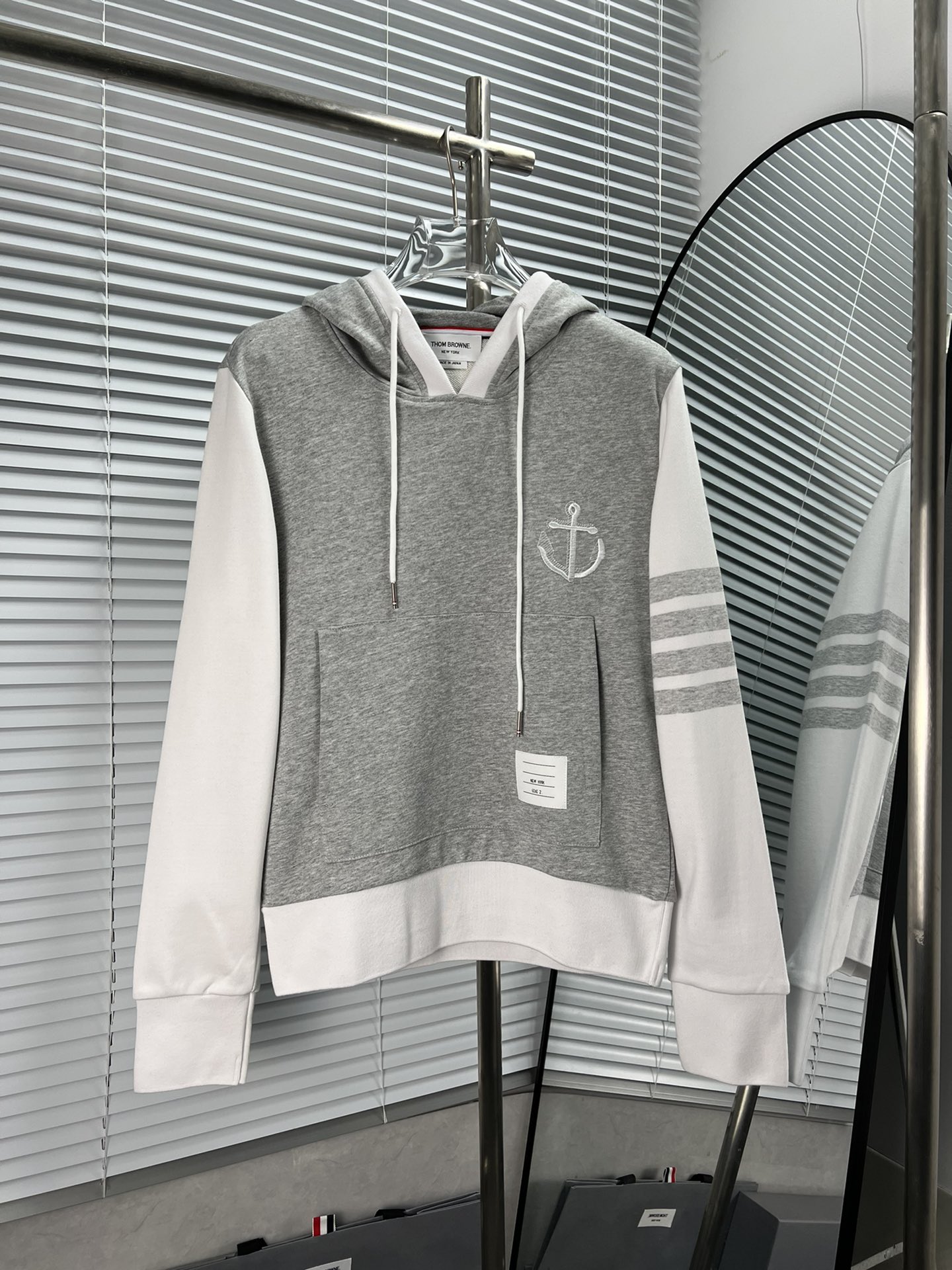 THOM BROWNE Sudadera con capucha de colores contrastados y bordado de ancla en el pecho, tela de algodón gruesa de 380 …