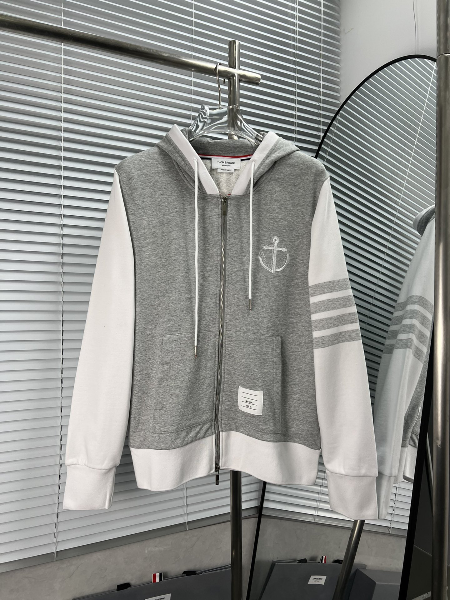 THOM BROWNE Sudadera con capucha de cremallera de contraste con bordado de ancla en el pecho, tejido de algodón grueso …