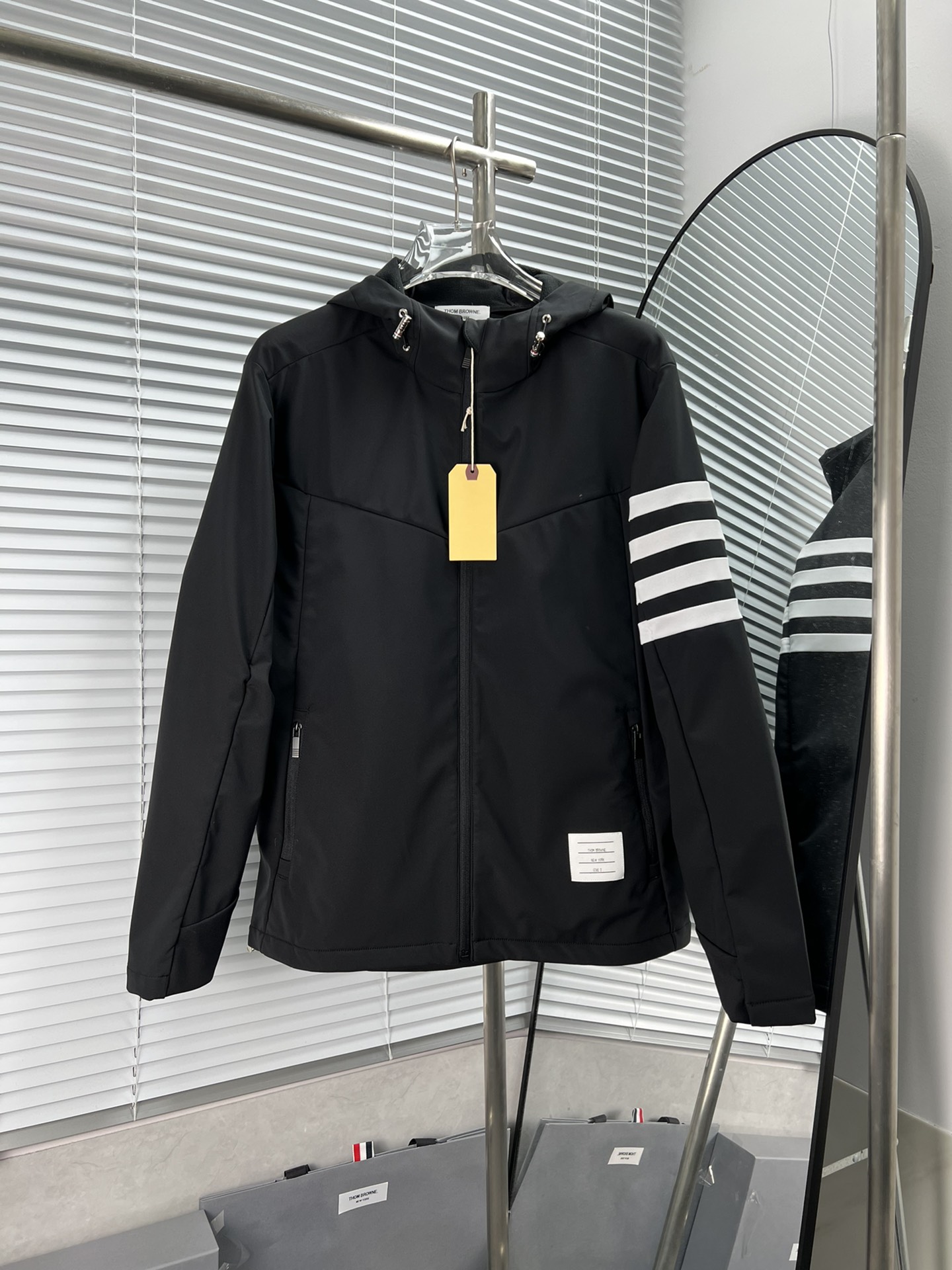 THOM BROWNE chaqueta softshell de nueva generación, tela personalizada de tres capas con sellado de costuras, superfici…