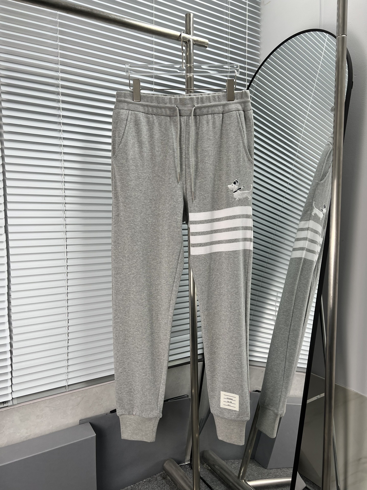 Pantalones largos de Thom Browne con bordado de perro navideño 🎄, nuevo modelo de primavera de compra por encargo, pan…