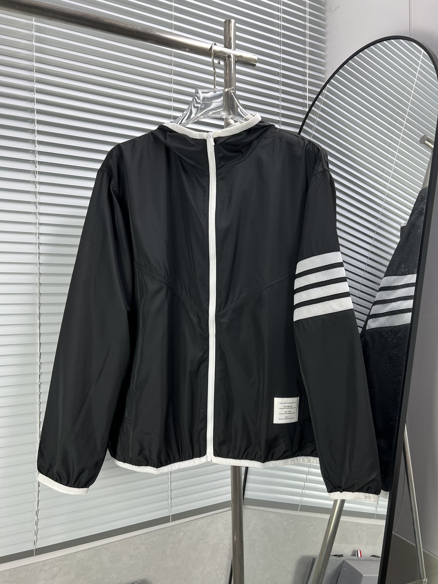 THOM BROWNE2024SS primavera/verano nueva chaqueta de manga larga con capucha y protección solar, cierre de cremallera, …