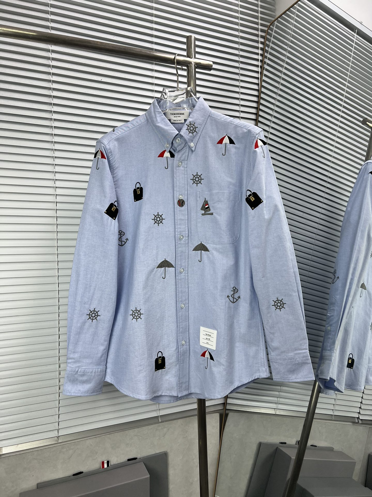 THOM BROWNE. Tom Brown, sincronizado con la web oficial, camisa clásica TB con bordado de paraguas ☂️ bolso, vela, patr…