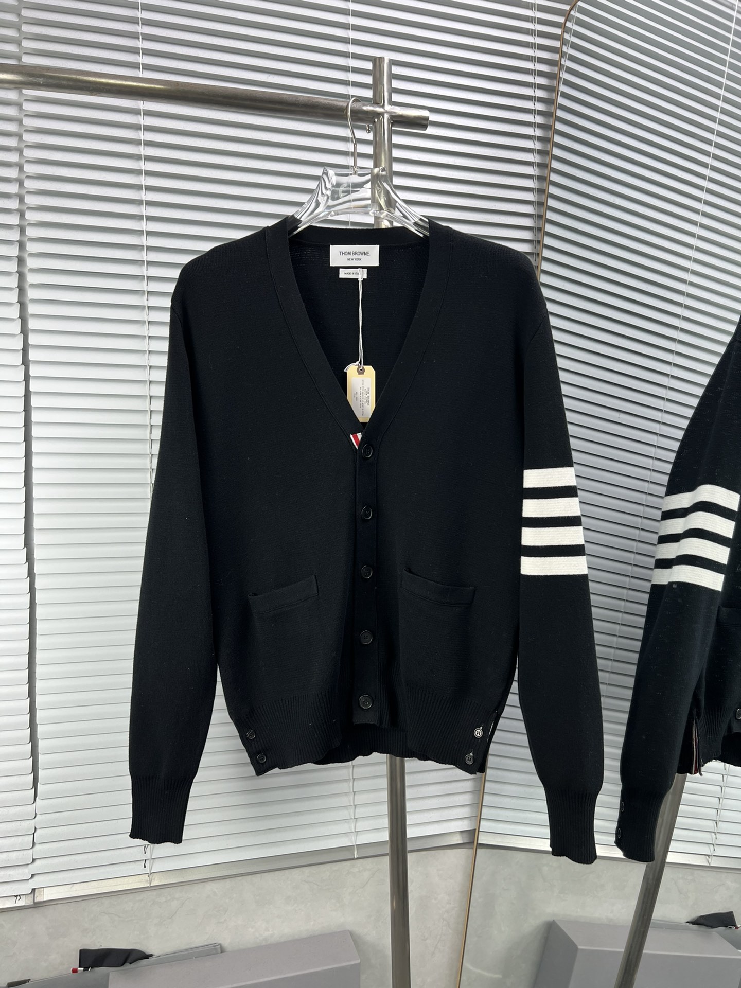Nuevo cárdigan de punto con cuatro rayas estilo colegial de Thom Browne para otoño/invierno, copiado del original ZP, b…