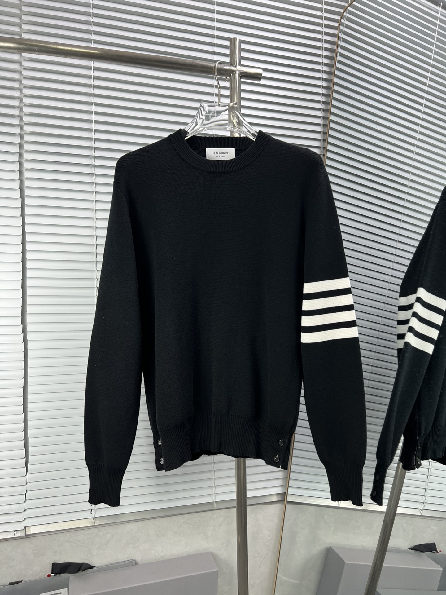 Nuevo jersey de cuello redondo estilo colegial de Thom Browne para otoño/invierno, copiado del original ZP, botones de …