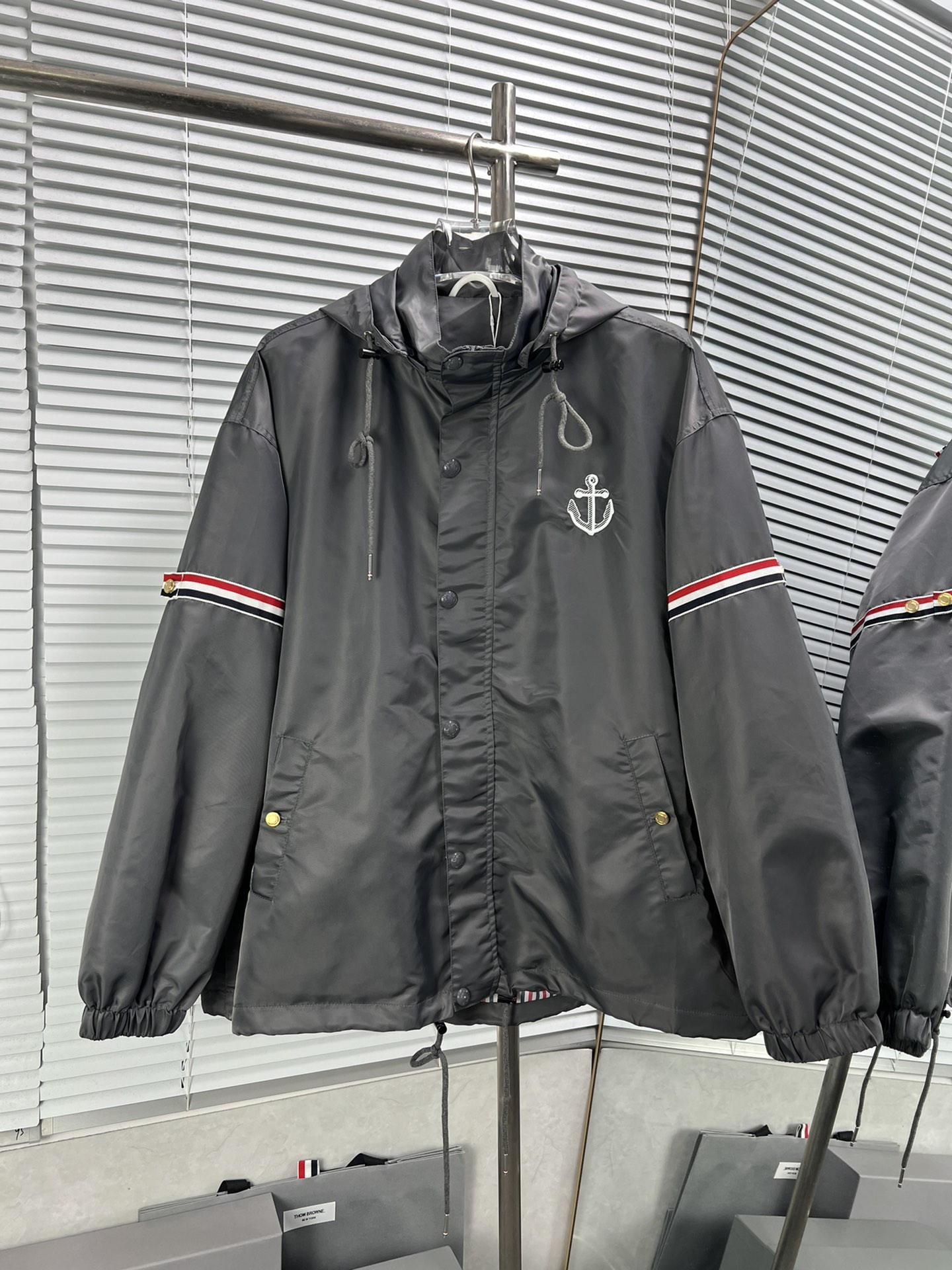 THOM BROWNE nueva chaqueta de plumas con bordado de ancla. Tejido original de chaqueta de plumas, tejido de alta costur…