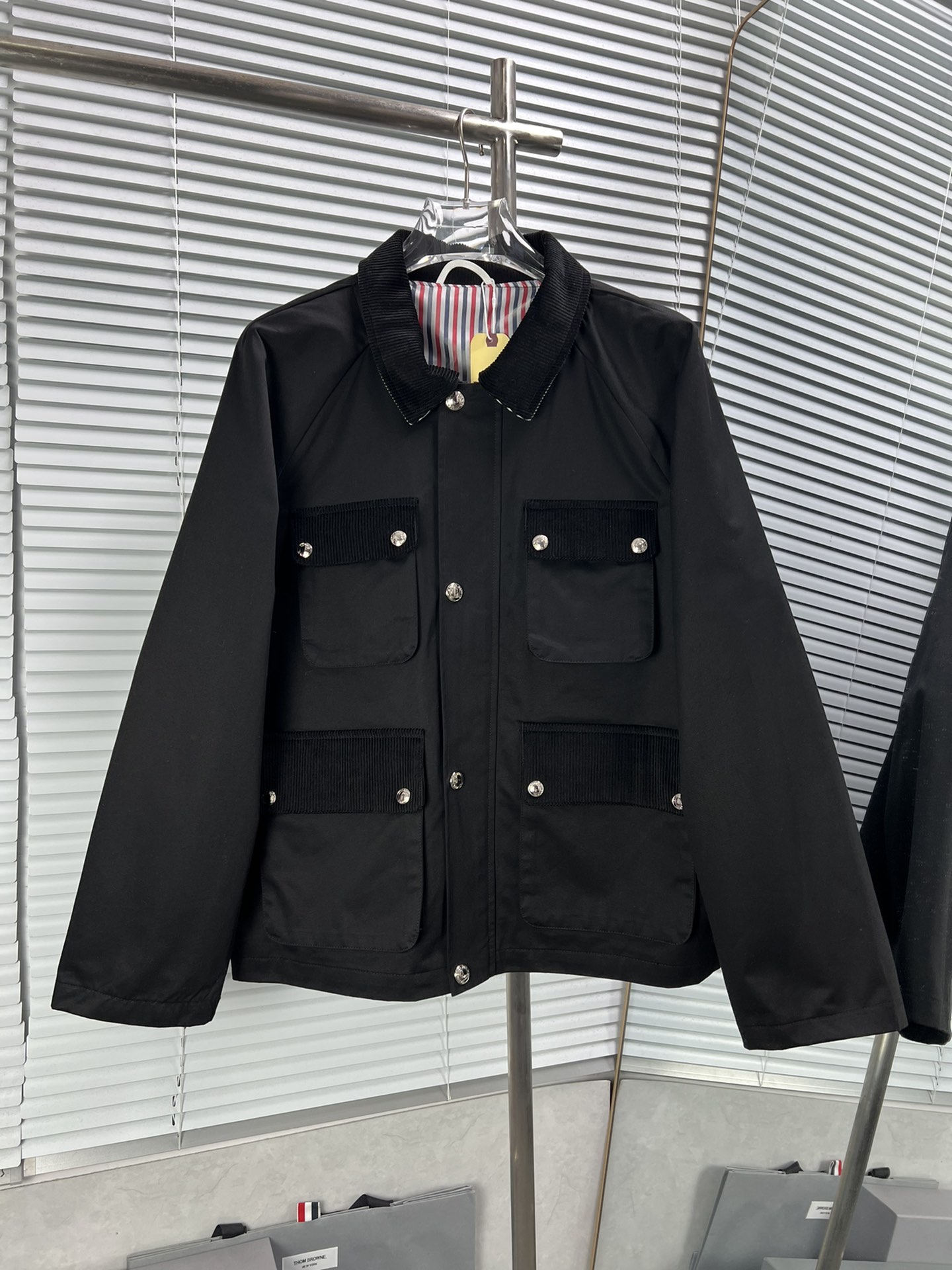 THOM BROWNE nueva chaqueta de pana. Tejido original de pana, diseño con paneles, tejido de alta costura, canalé de alta…