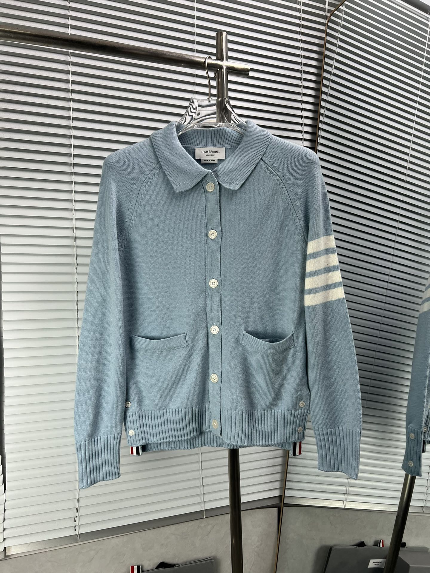 Nuevo abrigo THOM BROWNE | Chaqueta de punto de cuello vuelto con cuatro barras. Máquina STOLL importada de 12 agujas, …