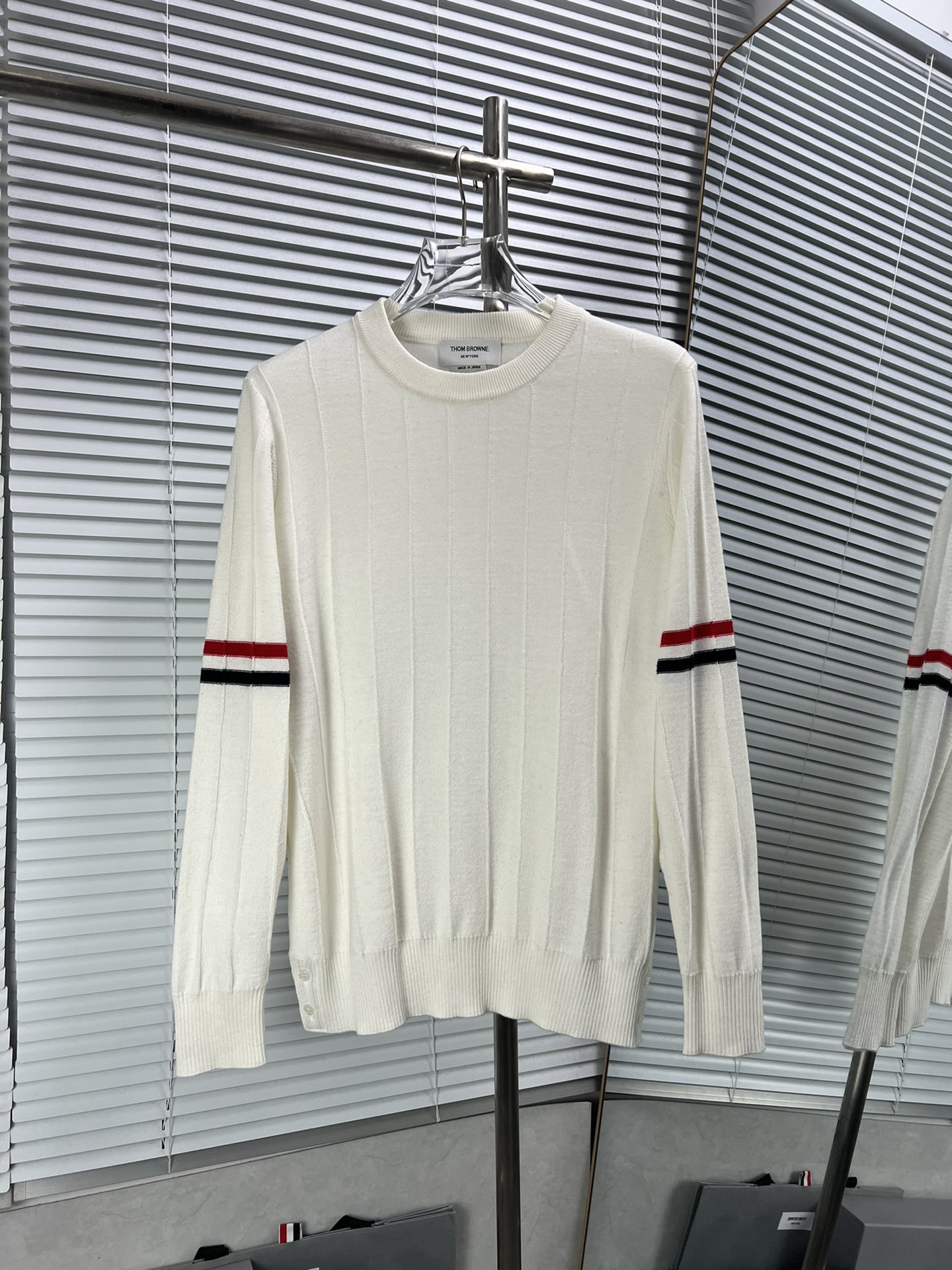 THOM BROWNE nuevo 24/FW cuello redondo con manga con etiqueta invertida. Aguja 12, máquina STOLL importada. Toda la pre…