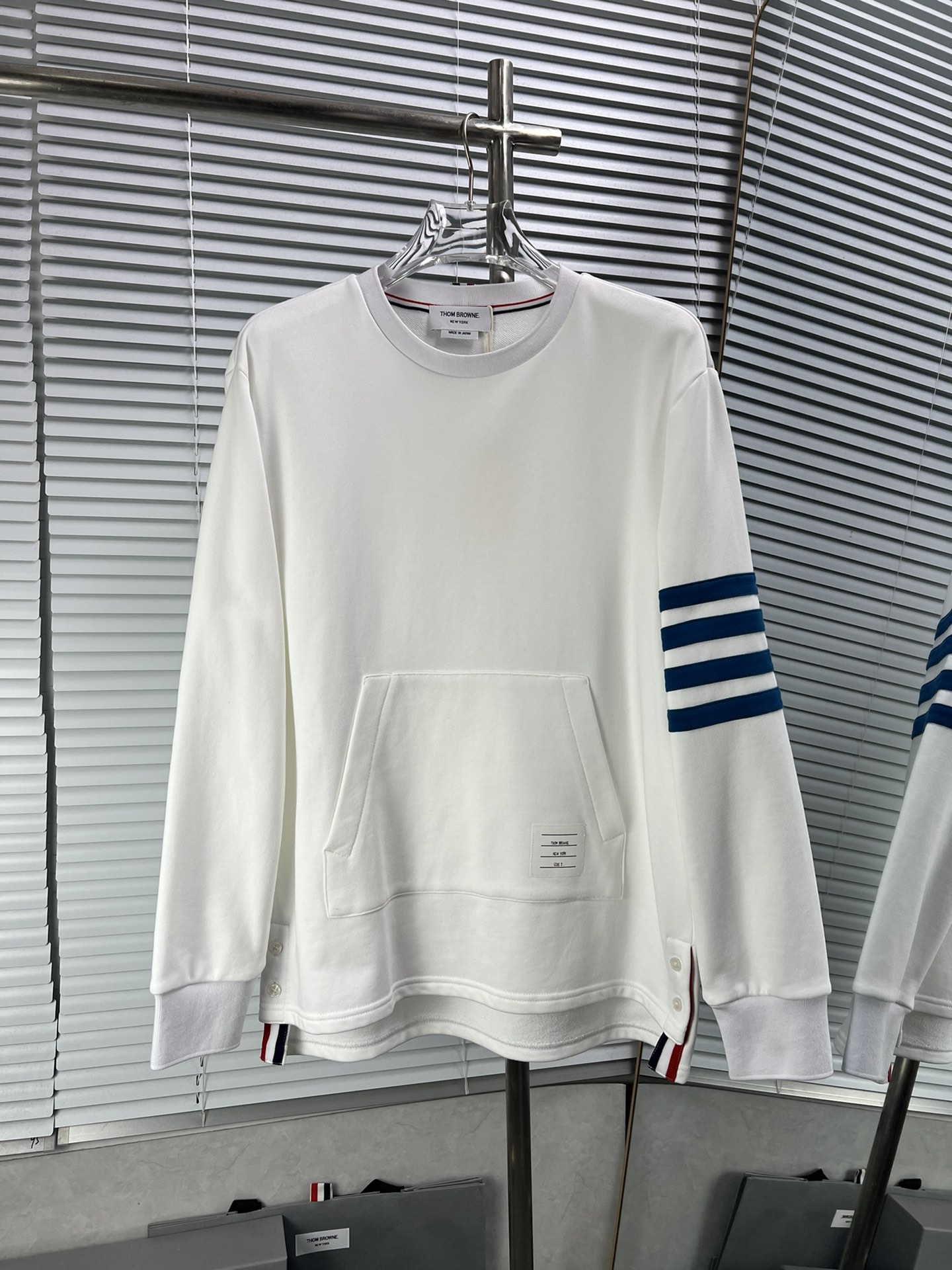 ¡Suéter de cuello redondo de cuatro barras con bolsillos grandes de Thom Browne, nuevo otoño-invierno 24! Réplica 1:1 d…