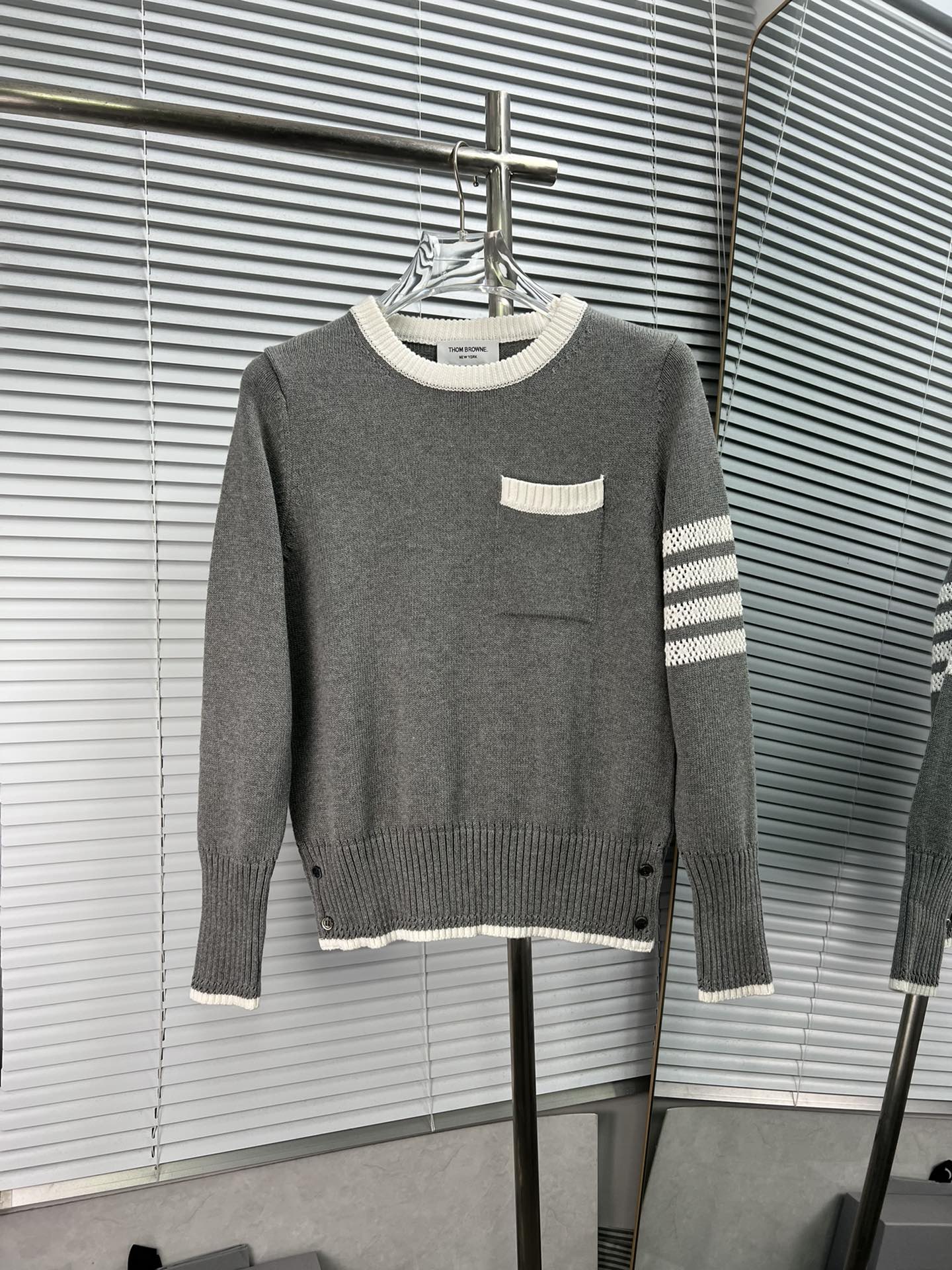 THOM BROWNE suéter de cuello redondo de lana calado con cuatro rayas, estilo colegial, para mujer, holgado, adelgazante…