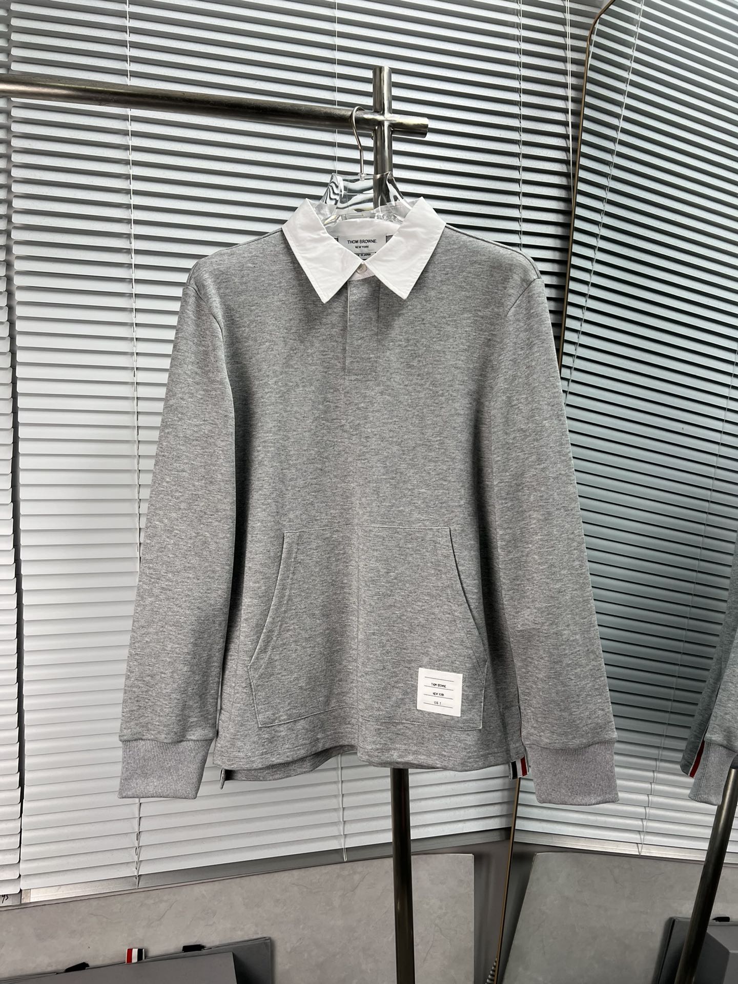 Camiseta de manga larga tipo polo de Thom Browne, estilo de dos capas, color liso y simple, estilo minimalista, diseño …