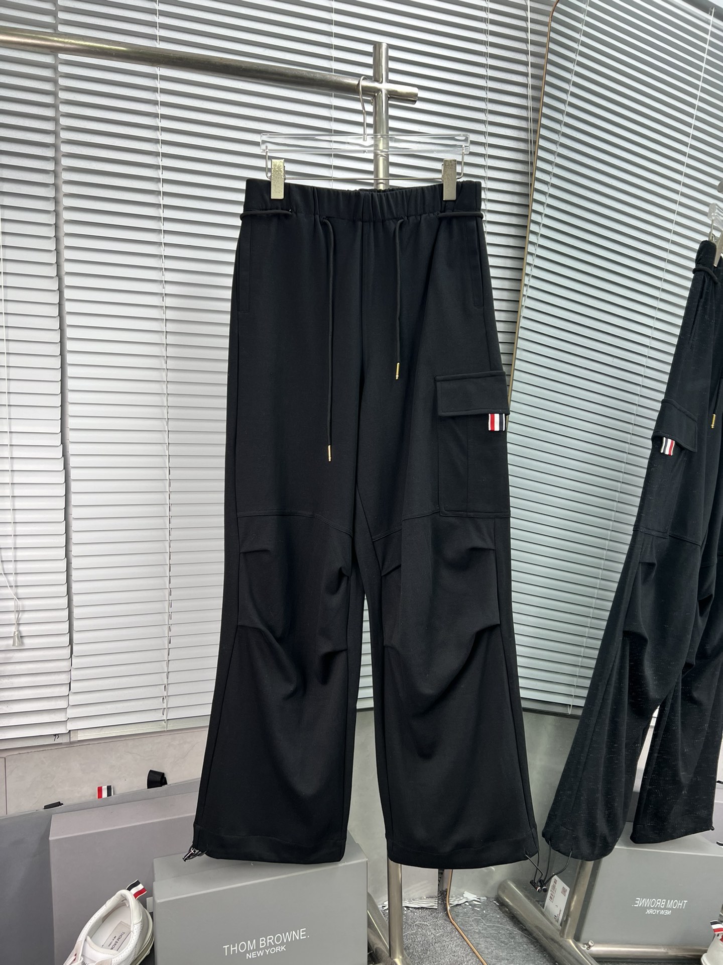 Pantalones largos sueltos de algodón puro de Thom Browne, nuevo modelo, con rayas rojas, blancas y azules/elástico/esti…