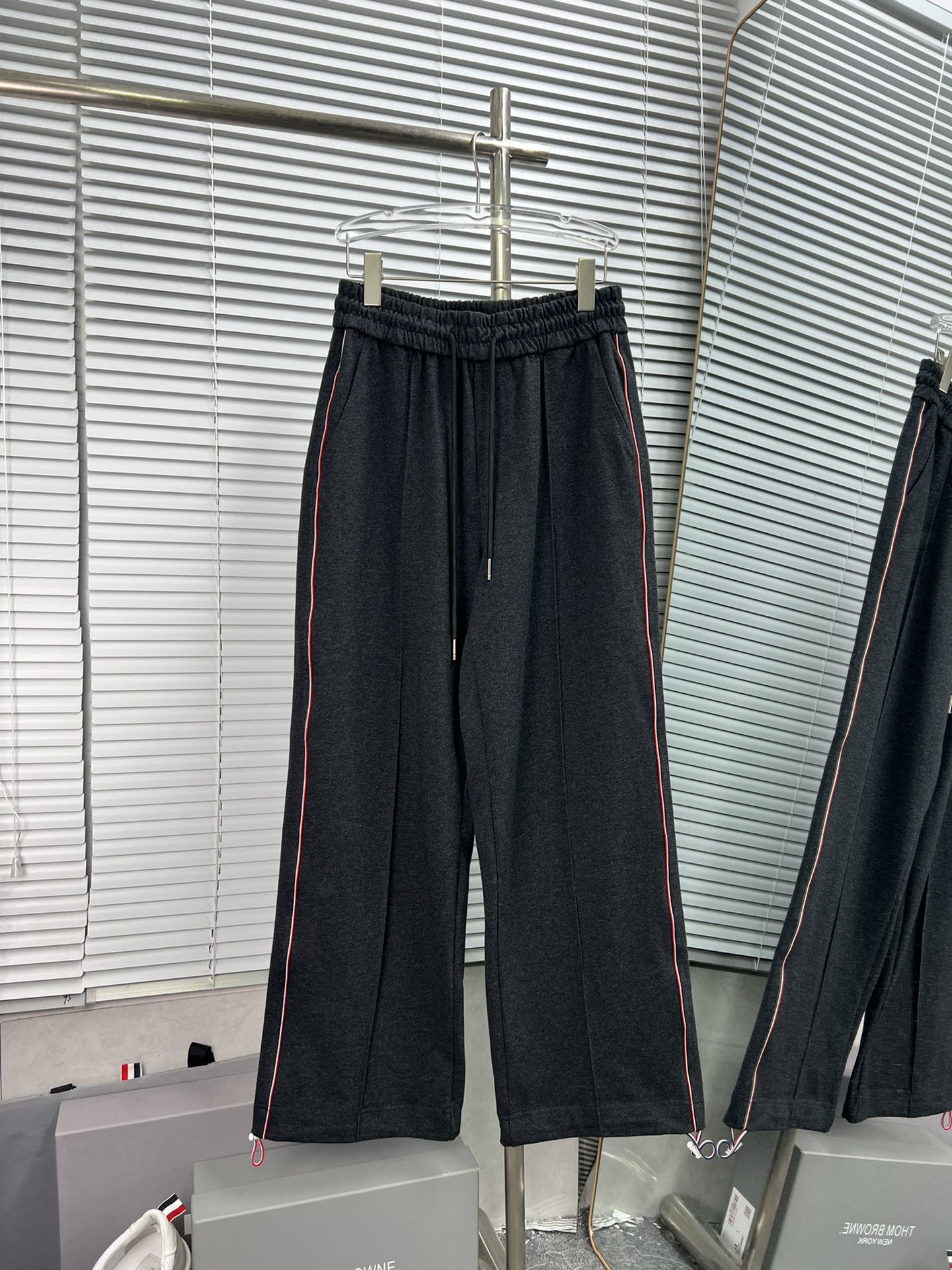 Pantalones largos sueltos de algodón puro de Thom Browne, nuevo modelo, con rayas de colores en ambos lados, rayas roja…