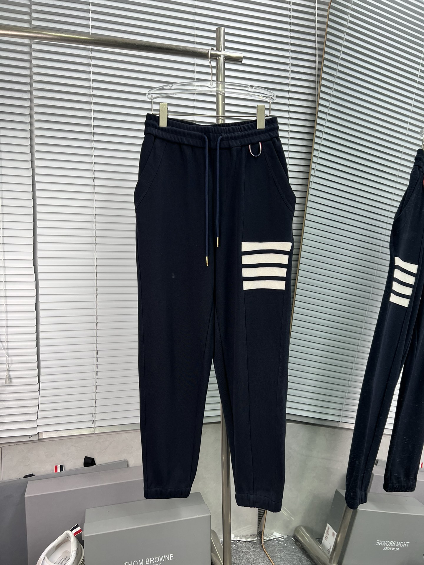 Pantalones largos de Thom Browne, nuevo modelo, con cuatro rayas tejidas (pantalones con puño elástico), cuatro rayas t…
