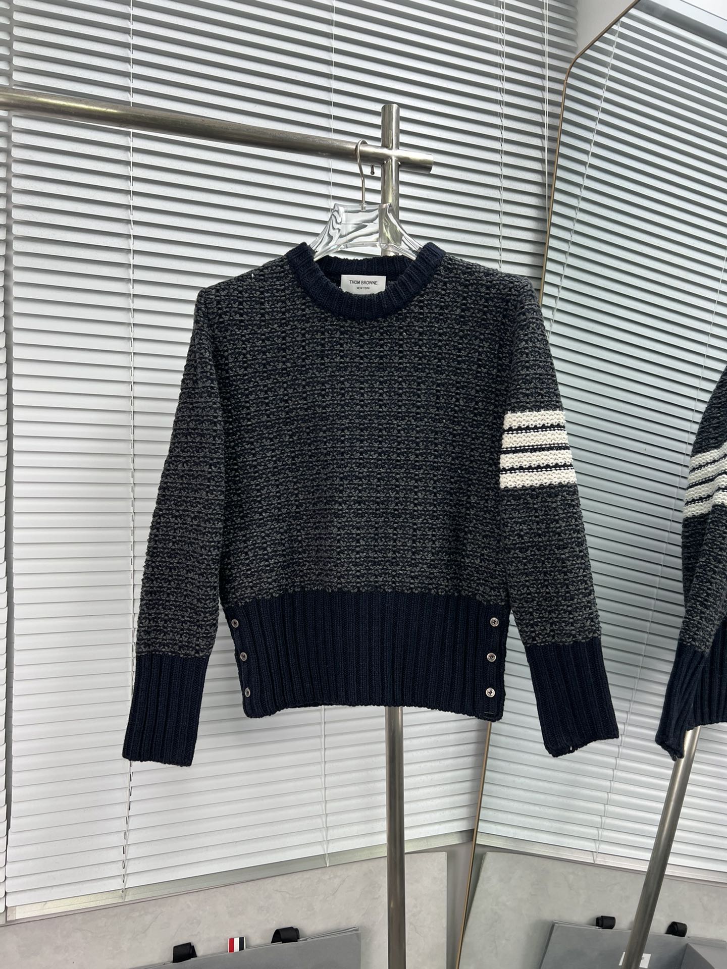 Thom Browne 雪花粗针圆领毛衣 colour/: gris, azul marino Size/:(1 2 3 4) Comprado en el mostrador de Hangzhou Tower, seleccionad…