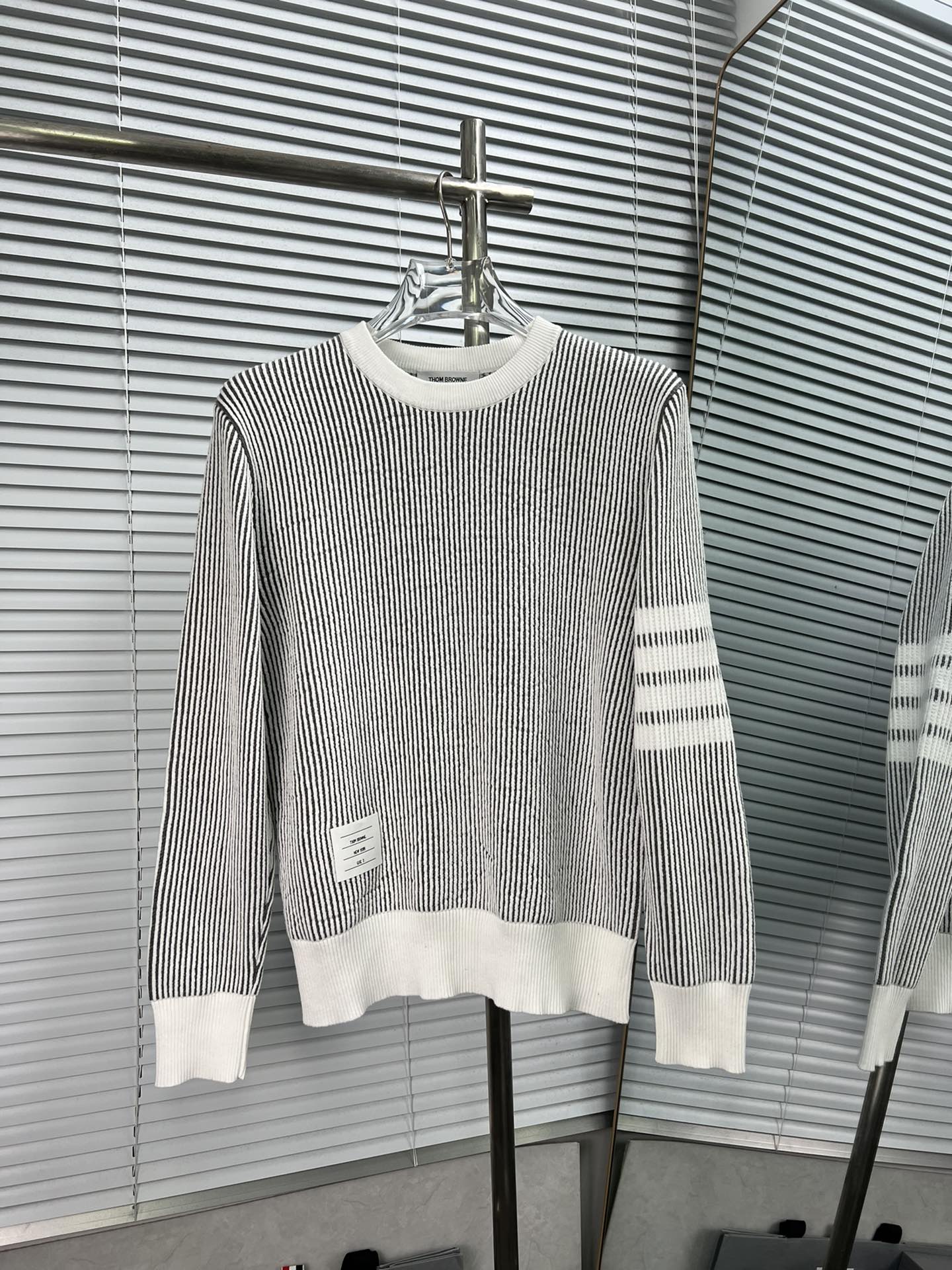 Thom Browne sudadera de algodón con cuello redondo y rayas de lavado pesado, comprada en el mostrador origina…