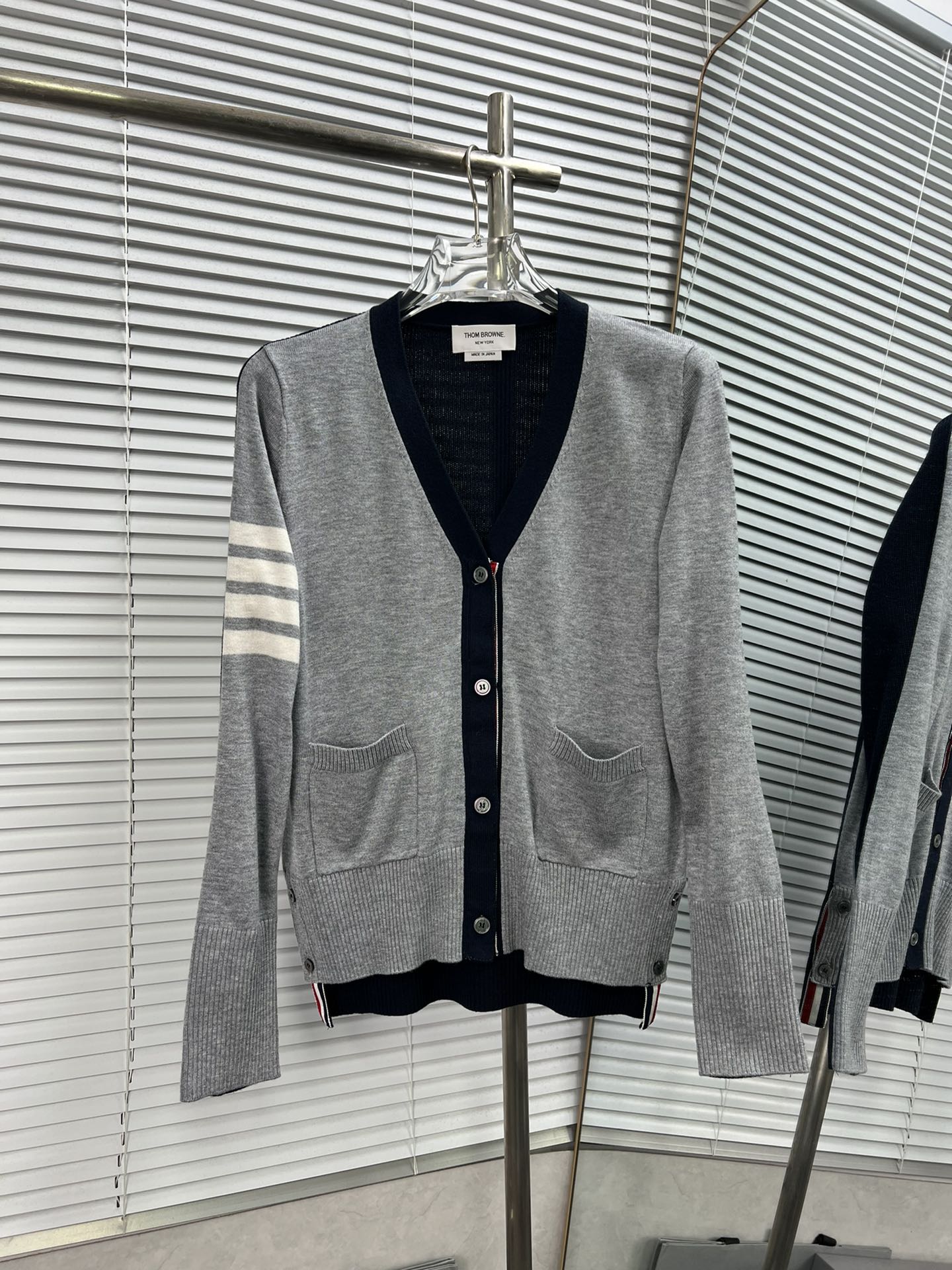 Cárdigan de punto casual de cuello V con rayas de cuatro líneas de estilo coreano THOM BROWNE, chaqueta de punto de col…