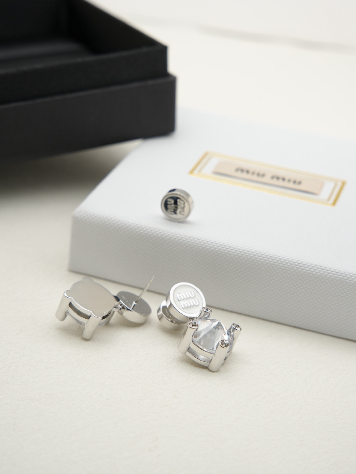 미우미우 귀걸이 135670 Miu Miu Earrings 썸네일 이미지