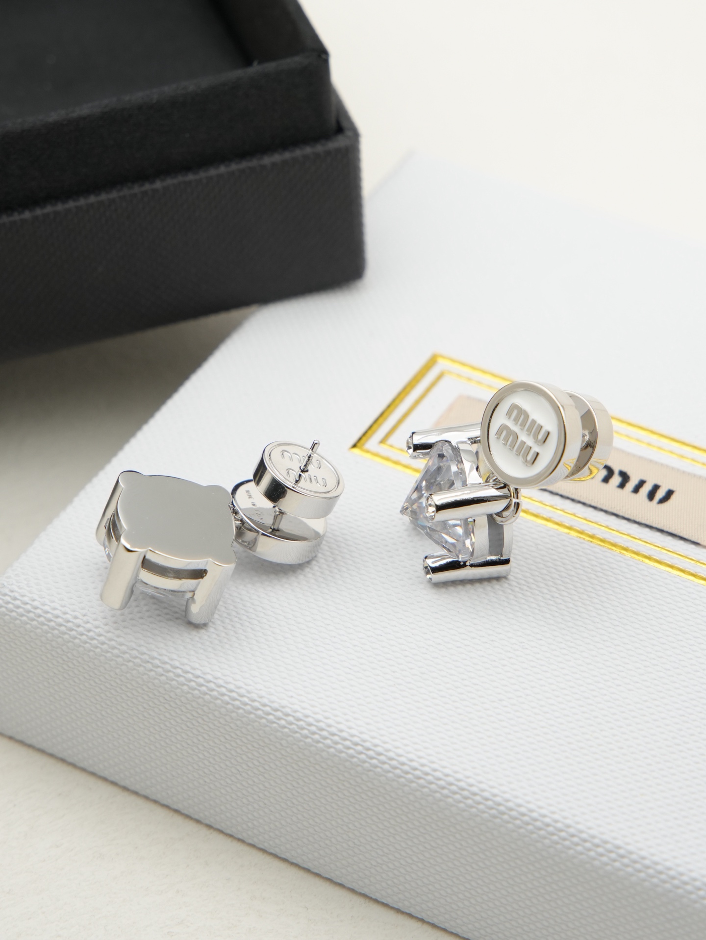 미우미우 귀걸이 135670 Miu Miu Earrings 썸네일 이미지