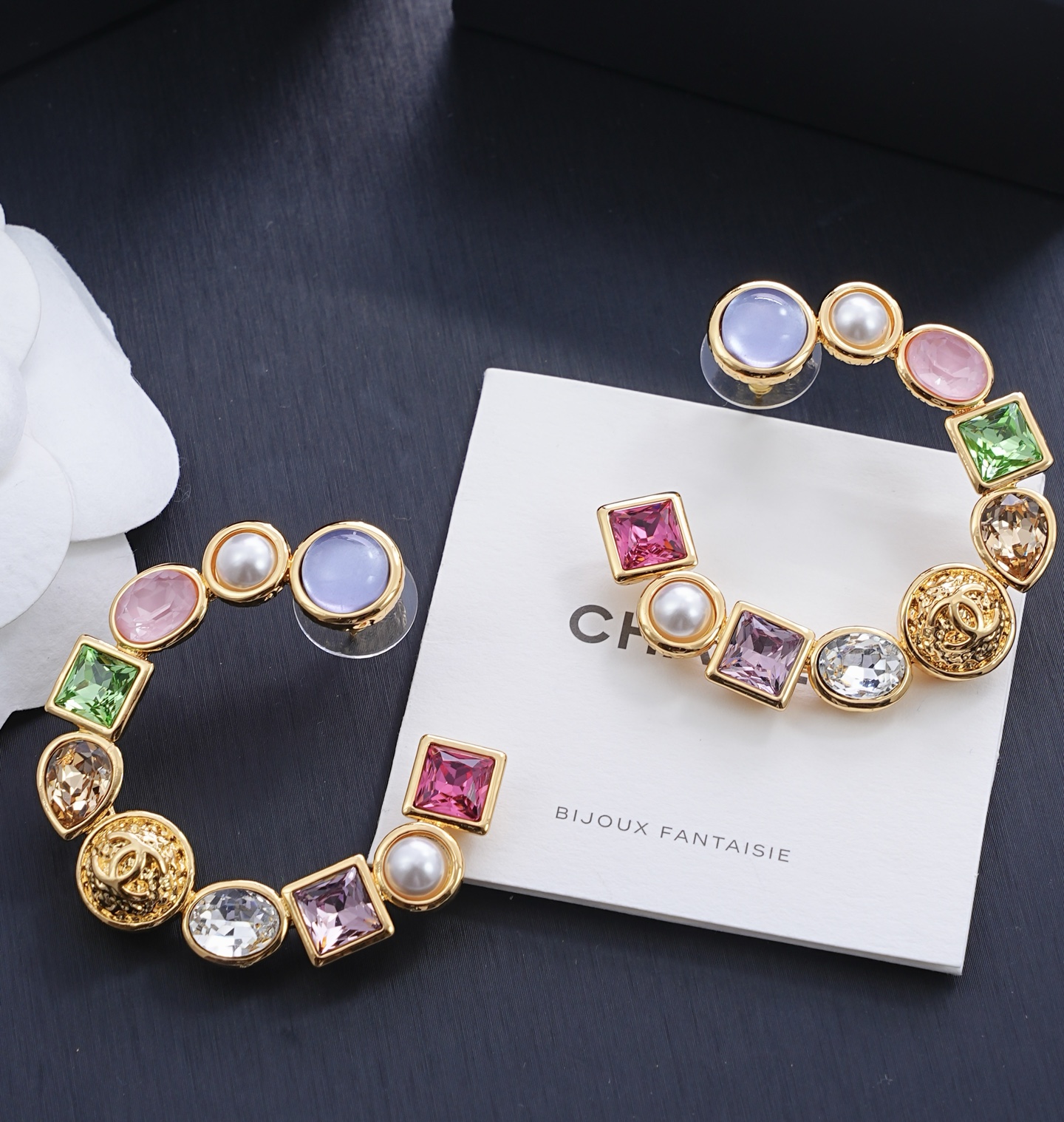 NO:688829,88200 [New model sharing] Ch@nel earrings, fairy beads and diamond jewelry♀ Gentle, elegant and feminine, full of fairy spirit, perfect for daily wear or party or wedding dress!  ,,skirts,earrings,Cardia high-end jewelry1986090988200【新款分享】 Ch@nel 耳环 仙女珠钻首饰♀ 温柔优雅柔美 仙气十足 日常佩戴或者聚会 婚礼搭配礼裙都很美！,,skirts,earrings,卡迪亚高端饰品,Jewelry