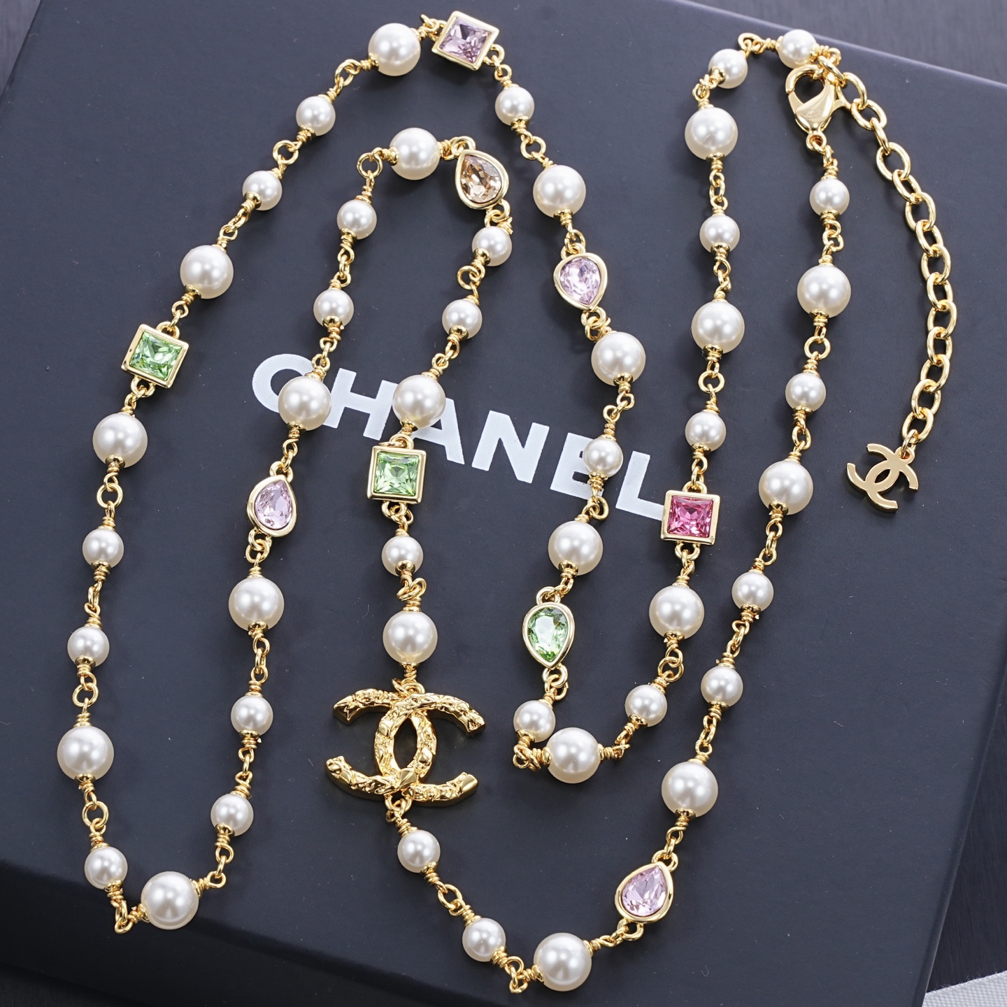 NO:688824,88320, [New model sharing] Ch@nel necklace, fairy bead and diamond jewelry♀ Gentle, elegant, feminine and full of fairy spirit. It is beautiful for daily wear or party or wedding dress!  ,,skirts,necklace,Cardia high-end jewelry1986090988320,【新款分享】 Ch@nel 项链 仙女珠钻首饰♀ 温柔优雅柔美 仙气十足 日常佩戴或者聚会 婚礼搭配礼裙都很美！,,skirts,necklace,卡迪亚高端饰品,Jewelry
