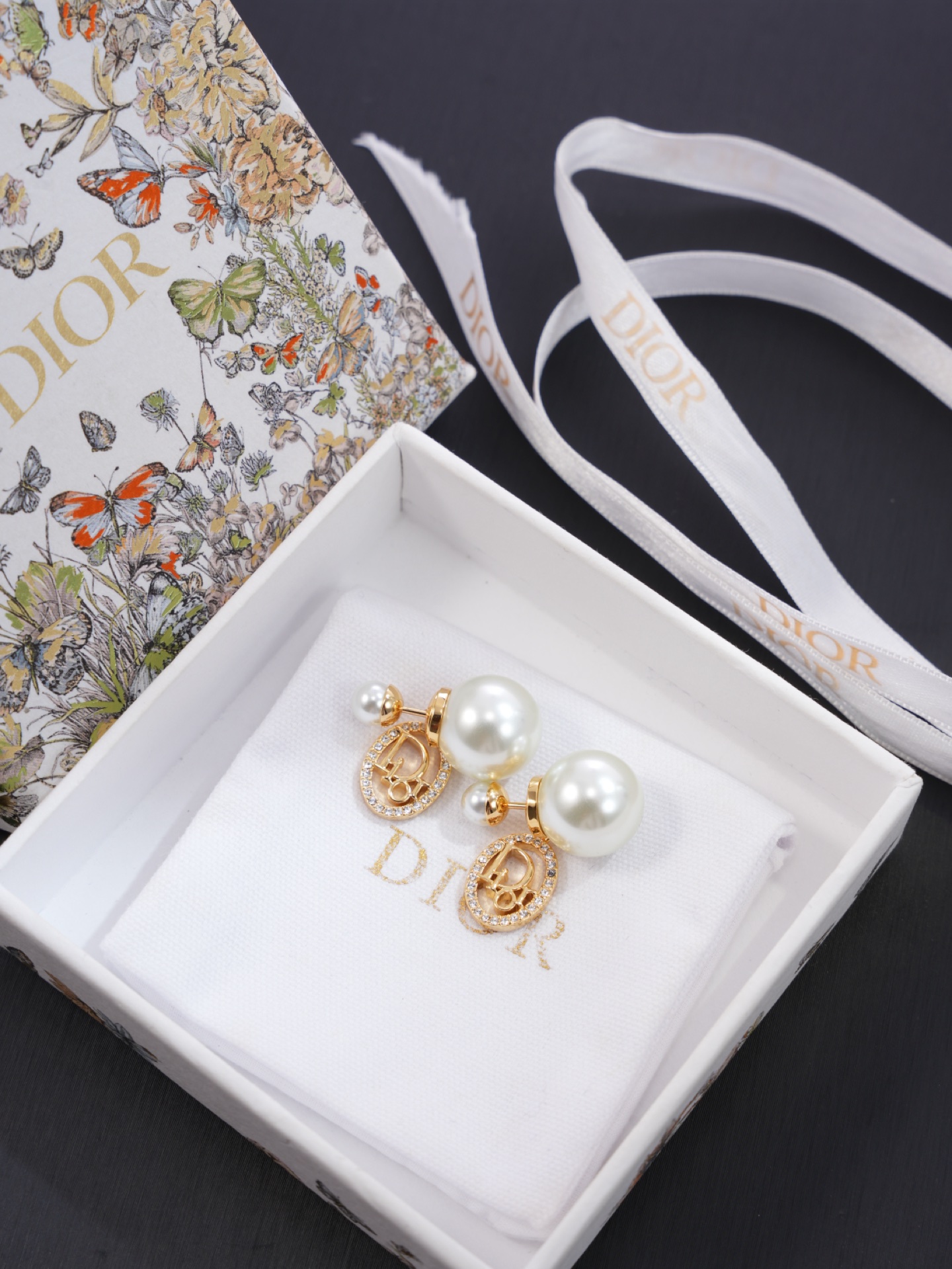 디올 귀걸이 134992 Dior Earrings 썸네일 이미지