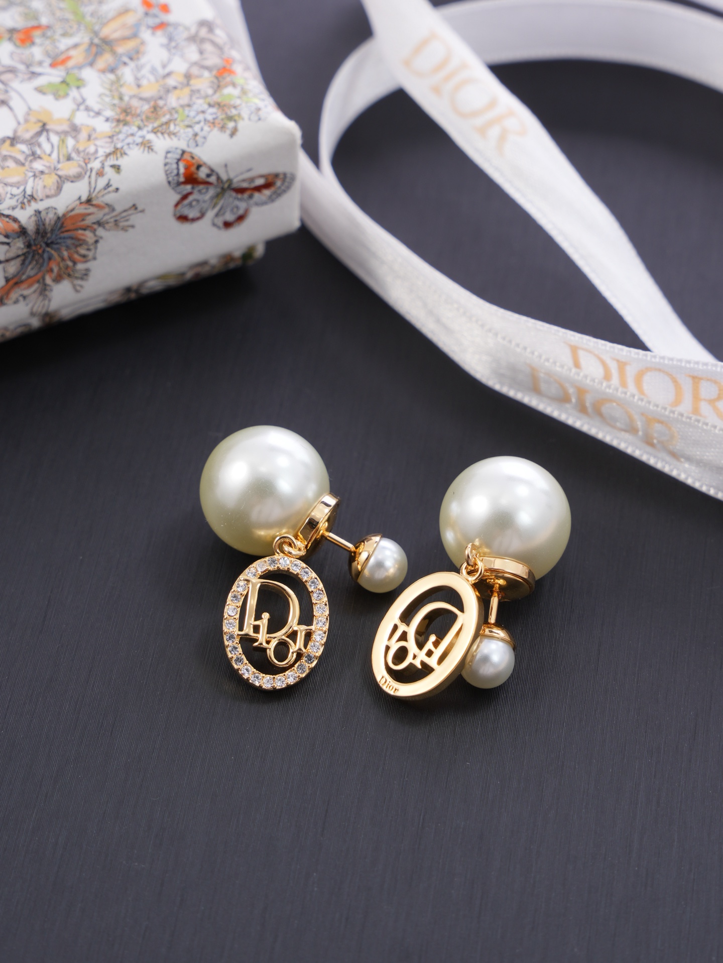 디올 귀걸이 134992 Dior Earrings 썸네일 이미지