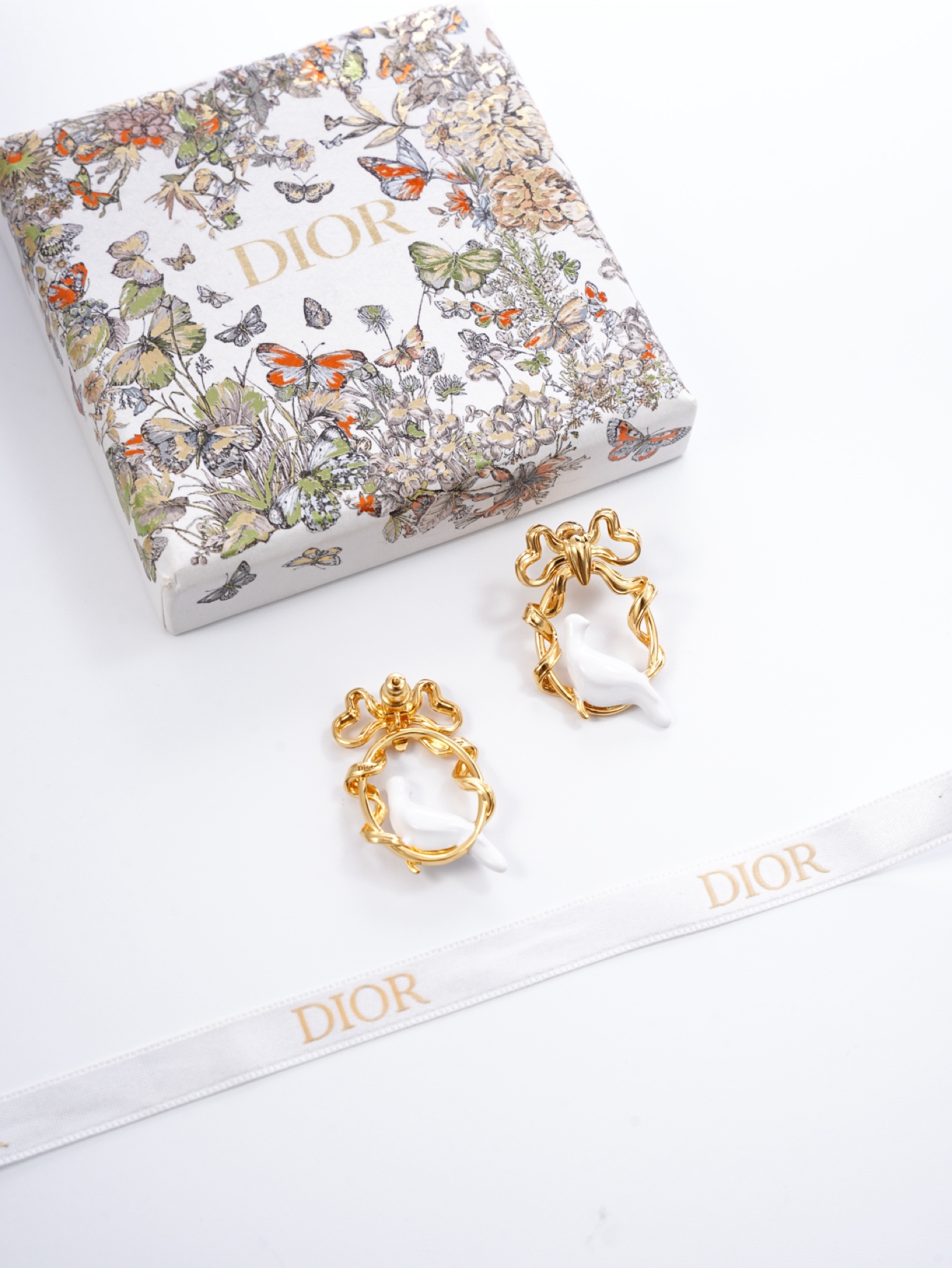 디올 귀걸이 134600 Dior Earrings 썸네일 이미지