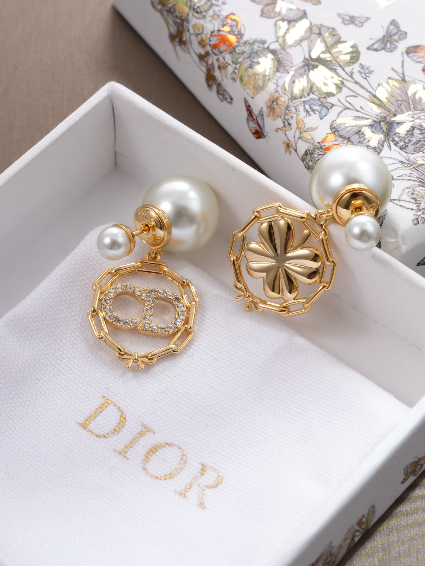 디올 귀걸이 134987 Dior Earrings 썸네일 이미지