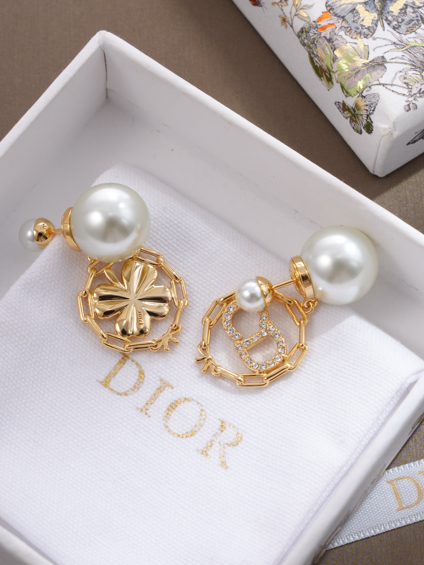 디올 귀걸이 134987 Dior Earrings 썸네일 이미지